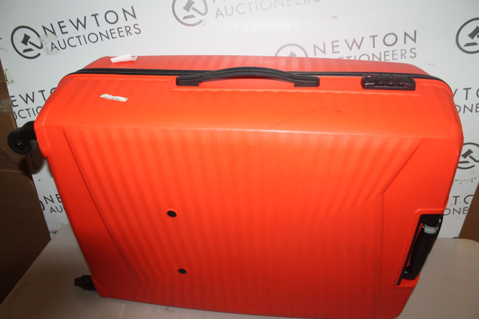 1 AMERICAN TOURISTER LARGE HARDSIDE SPINNER CASE RRP Â£99 (HANDLE BROKEN)