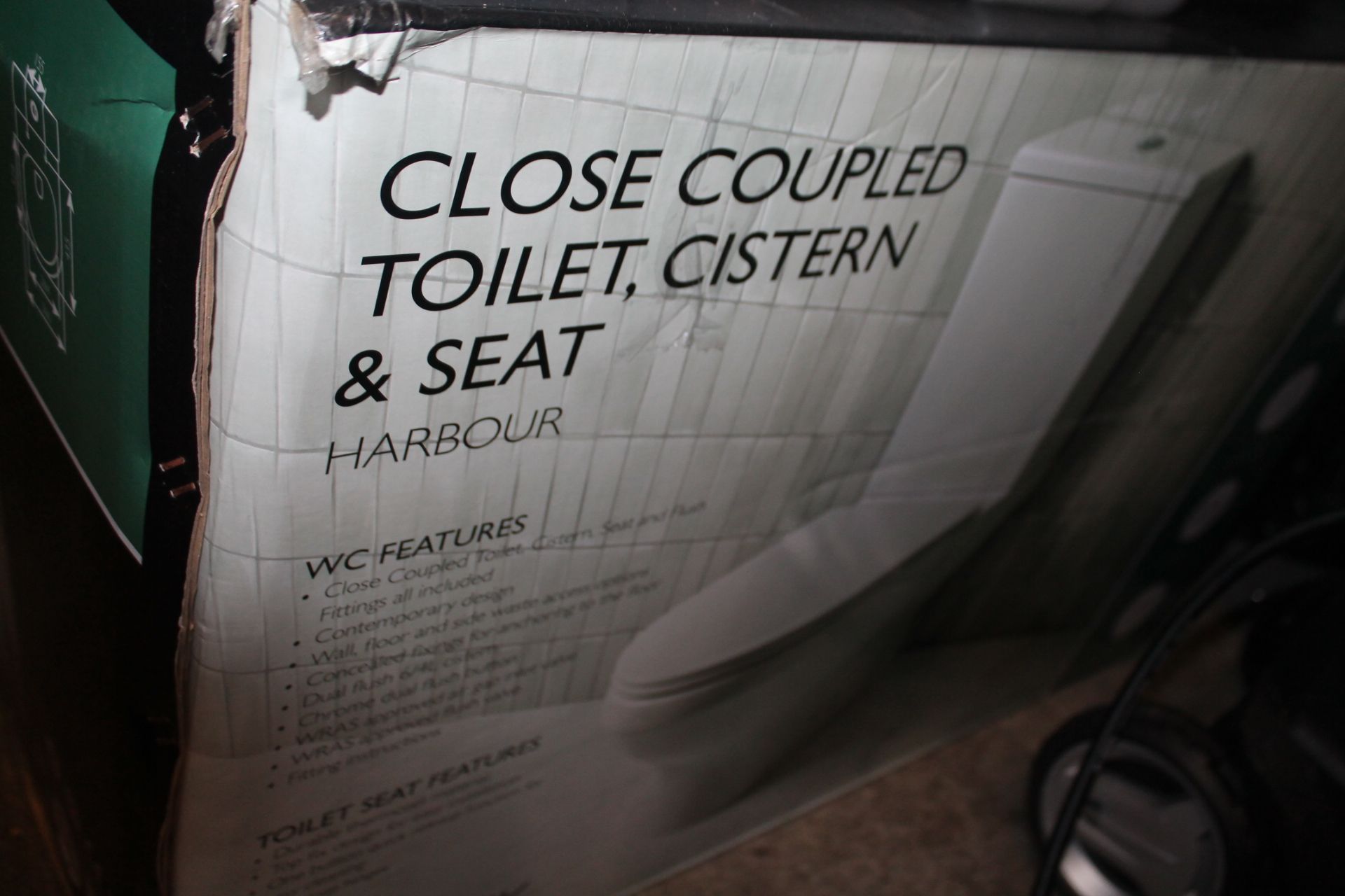 1 BOXED TAVISTOCK ASTON COMFORT HEIGHT OPEN BACK TOILET RRP Â£299 (CISTERN CRACKED)