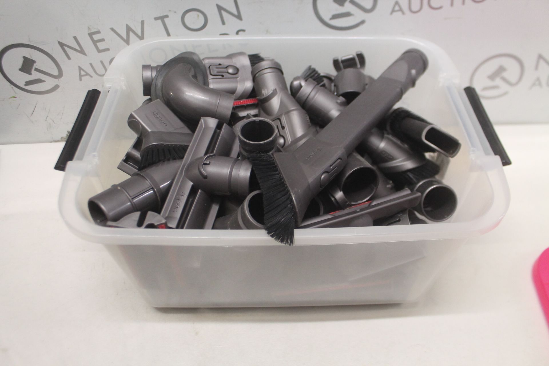 1 JOBLOT OF DYSON ATTACHMENTS RRP Â£99