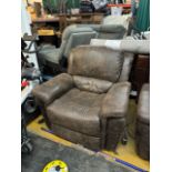 1 PULASKI PORTAGE MASSAGING POWER RECLINER RRP Â£249 (POWERS ON BUT NOT WORKING)