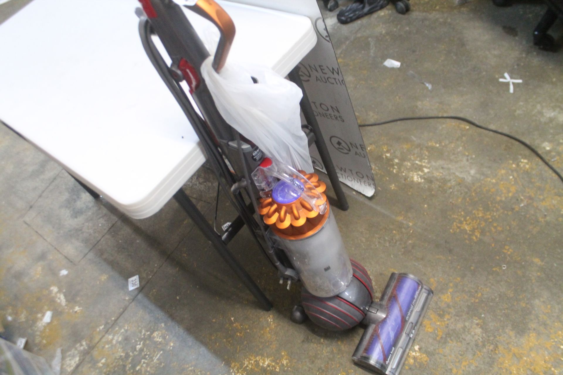 1 DYSON BALL ANIMAL UPRIGHT VACUUM CLEANER RRP Â£249