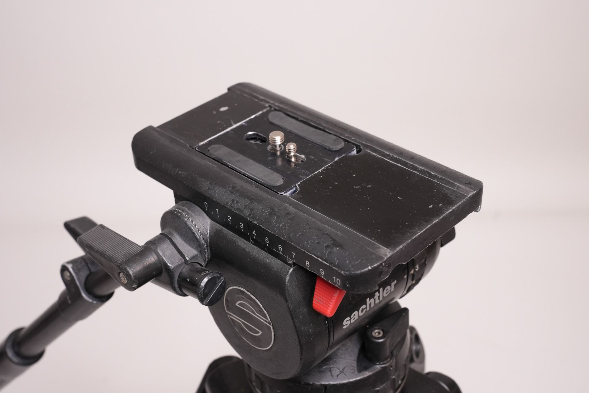 Sachtler Video 20 P1 Fluid Head with tripod legs Complete with - Image 5 of 8