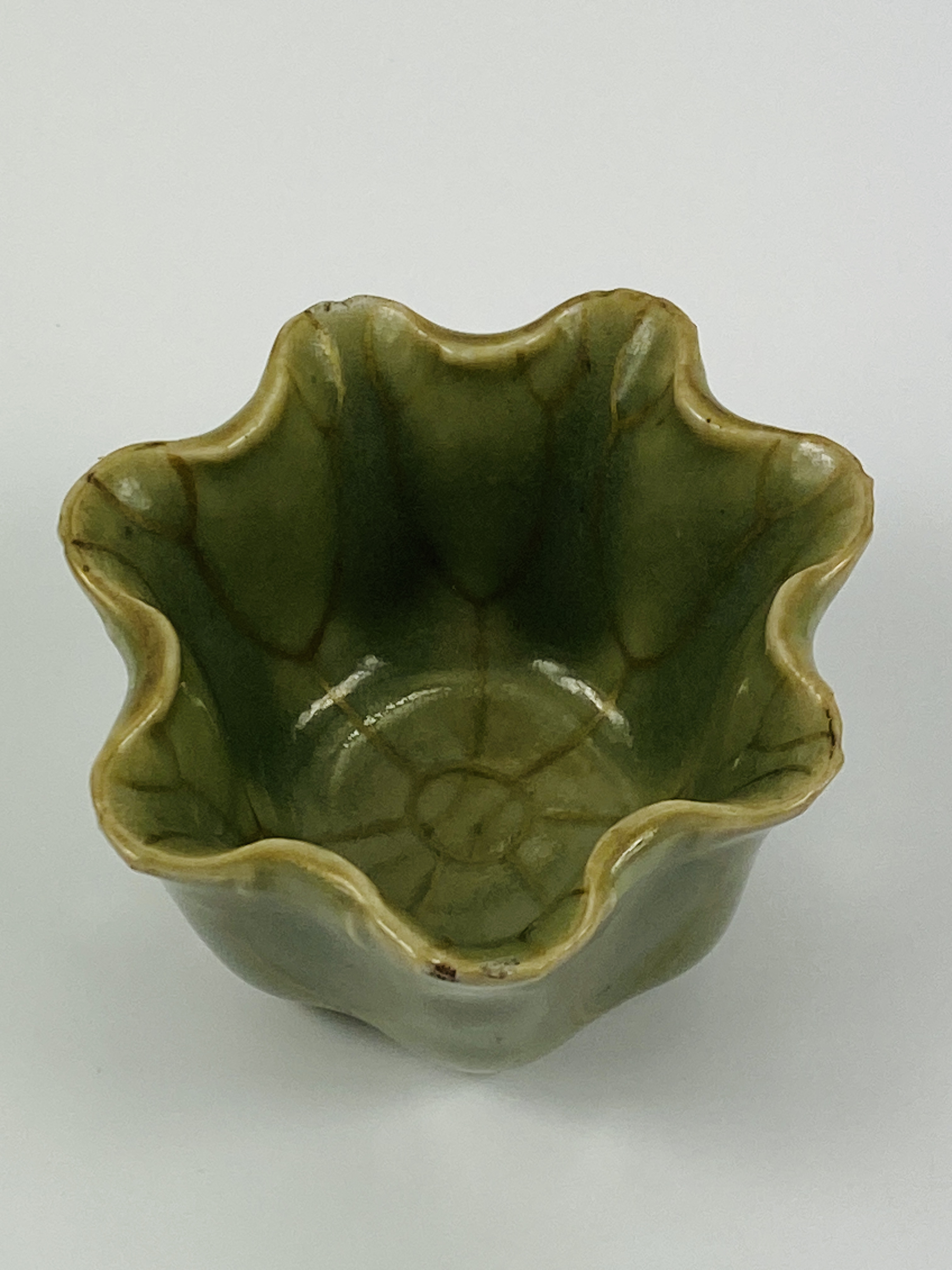 A Qing dynasty Chinese celadon cup in the form of a crumpled lotus leaf - Image 11 of 15