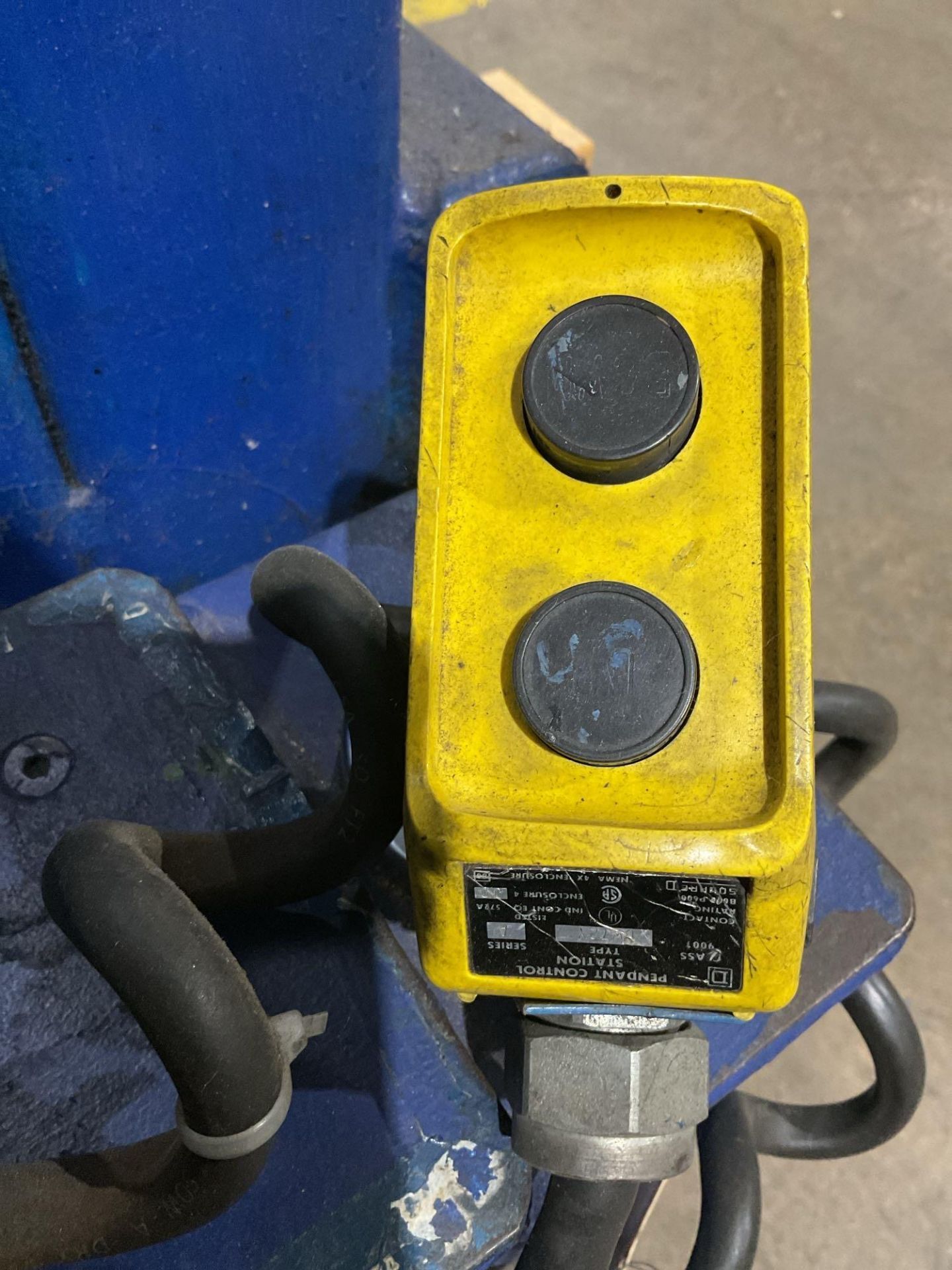 SOUTHWORTH C2-24 & ROLL-24 HYDRAULIC LIFT TABLES 2,000 LB CAPACITY EACH USED - Image 7 of 10