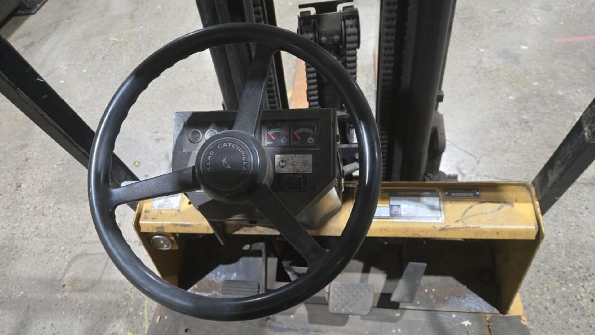 CATERPILLAR T50D 5000LB CAPACITY FORKLIFT LP POWER USED NEEDS BATTERY - Image 10 of 14