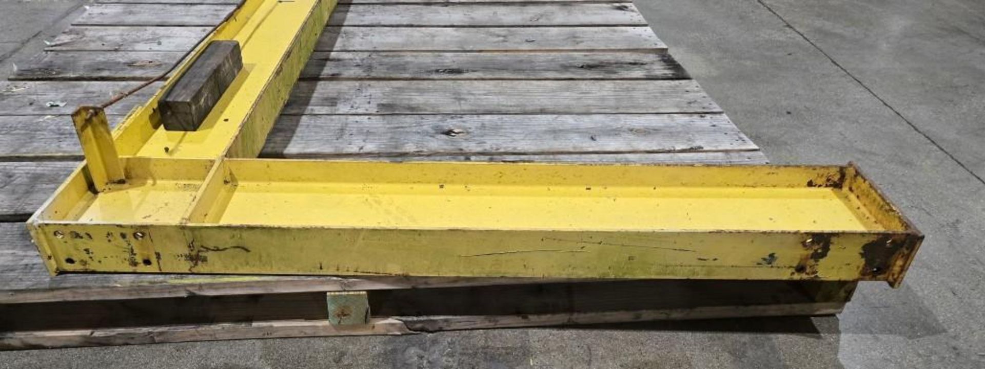 1000 LB WALL MOUNTED JIB CRANE ARM USED