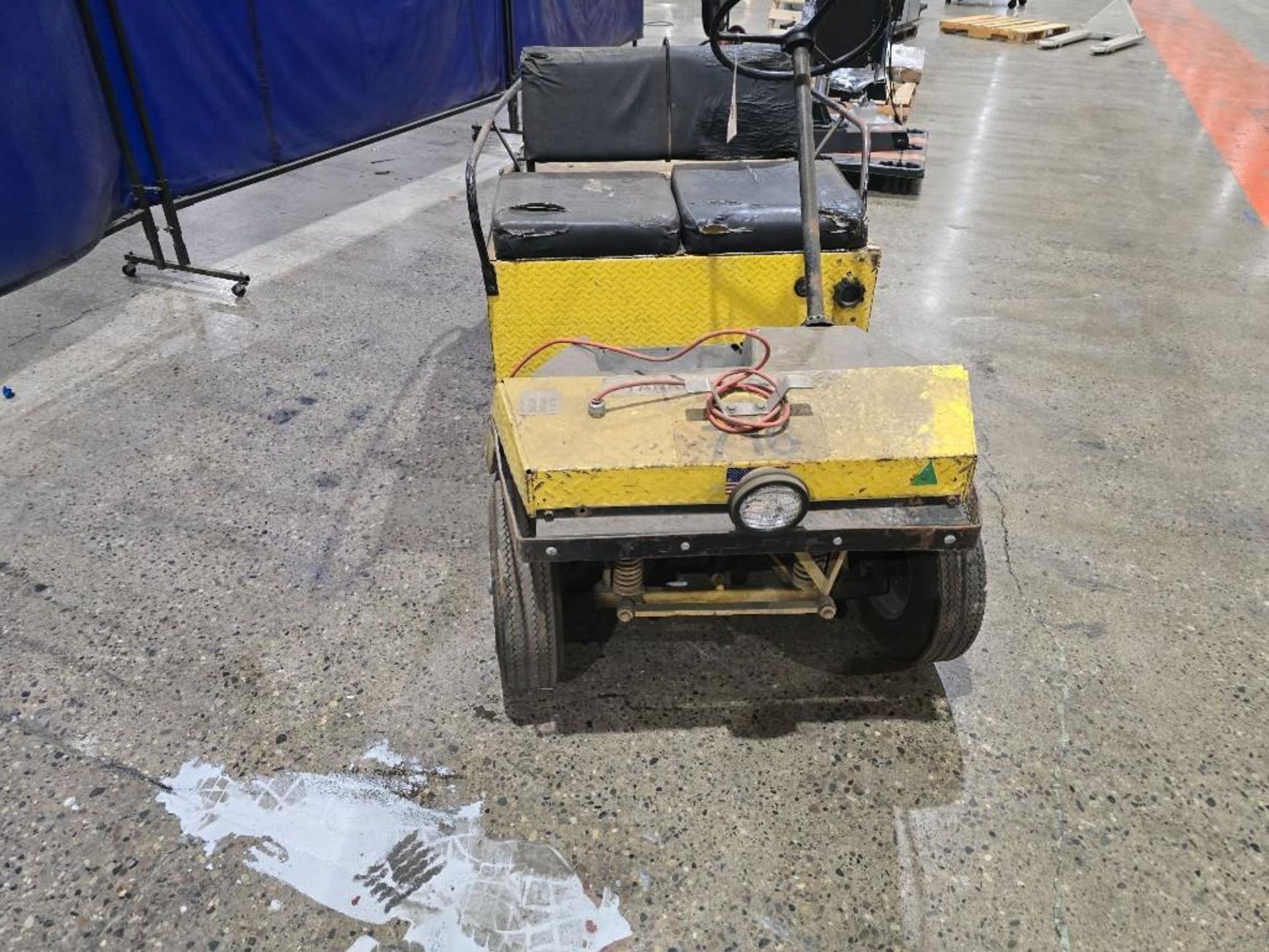 TAYLOR DUNN CARRYALL UTILITY CART FOR PARTS OR REPAIR NEEDS BATTERIES - Image 4 of 8