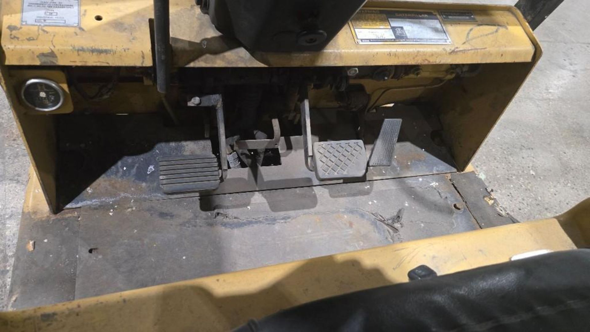 CATERPILLAR T50D 5000LB CAPACITY FORKLIFT LP POWER USED NEEDS BATTERY - Image 11 of 14