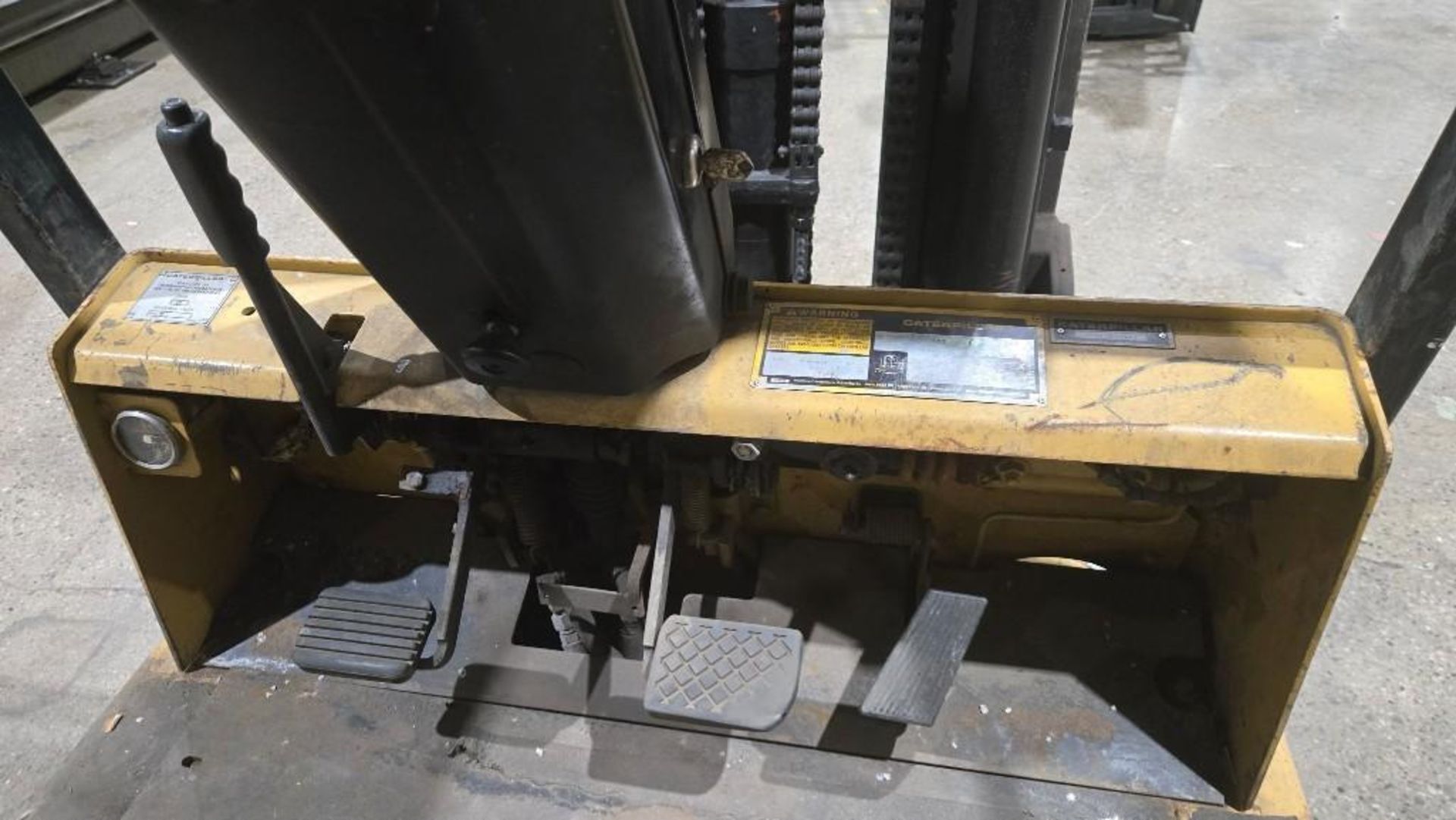 CATERPILLAR T50D 5000LB CAPACITY FORKLIFT LP POWER USED NEEDS BATTERY - Image 9 of 14