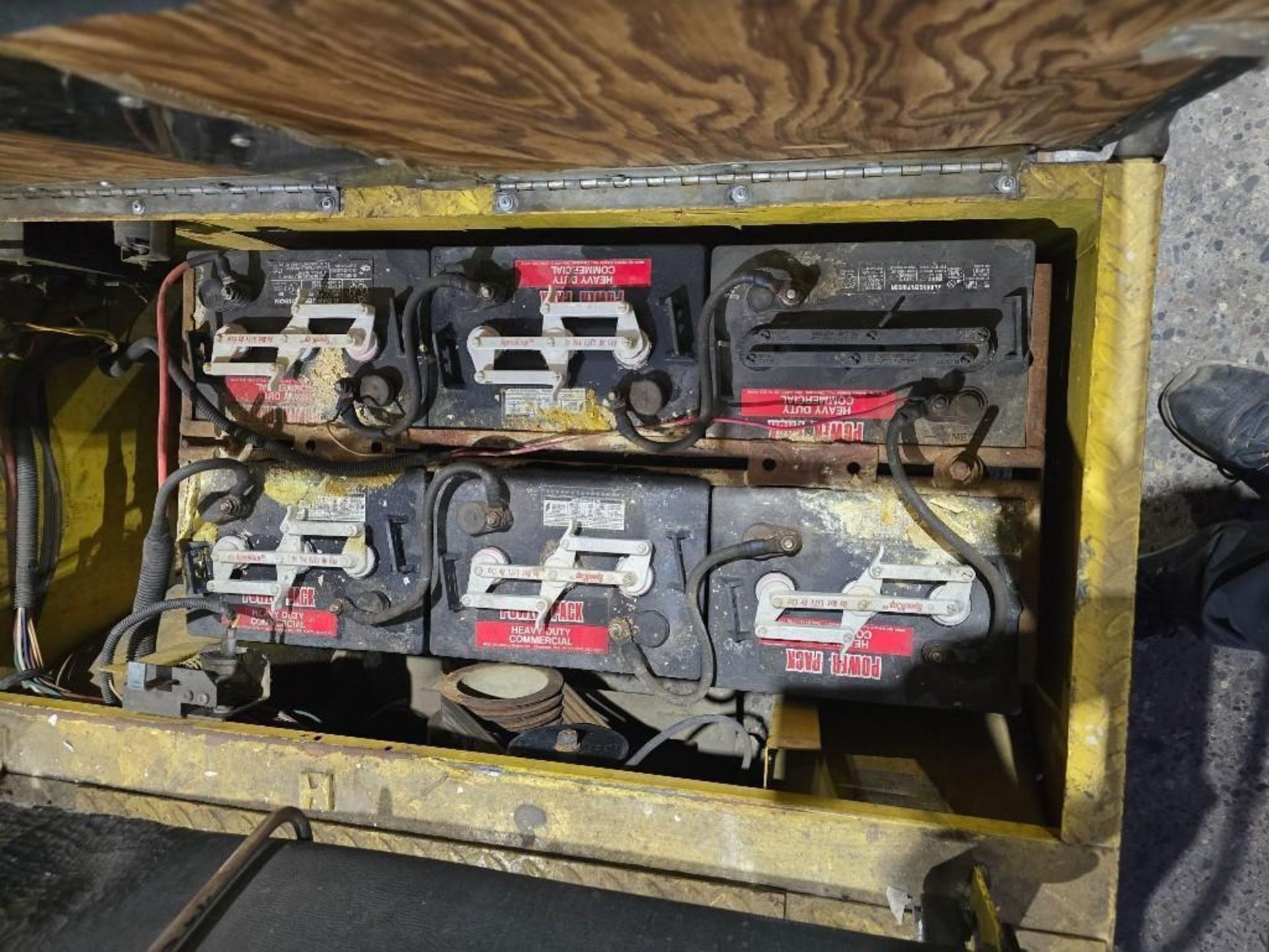 TAYLOR DUNN CARRYALL UTILITY CART FOR PARTS OR REPAIR NEEDS BATTERIES - Image 7 of 8