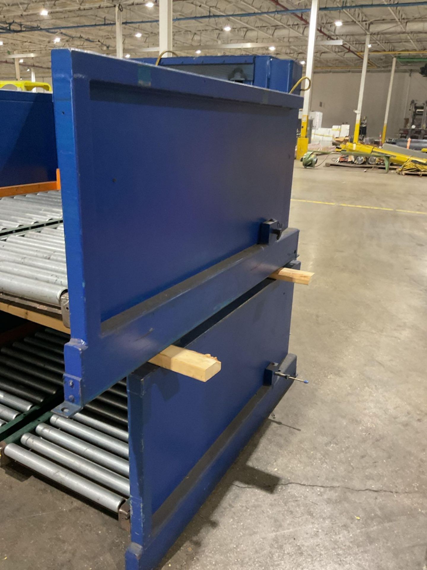 SOUTHWORTH C2-24 & ROLL-24 HYDRAULIC LIFT TABLES 2,000 LB CAPACITY EACH USED - Image 5 of 10