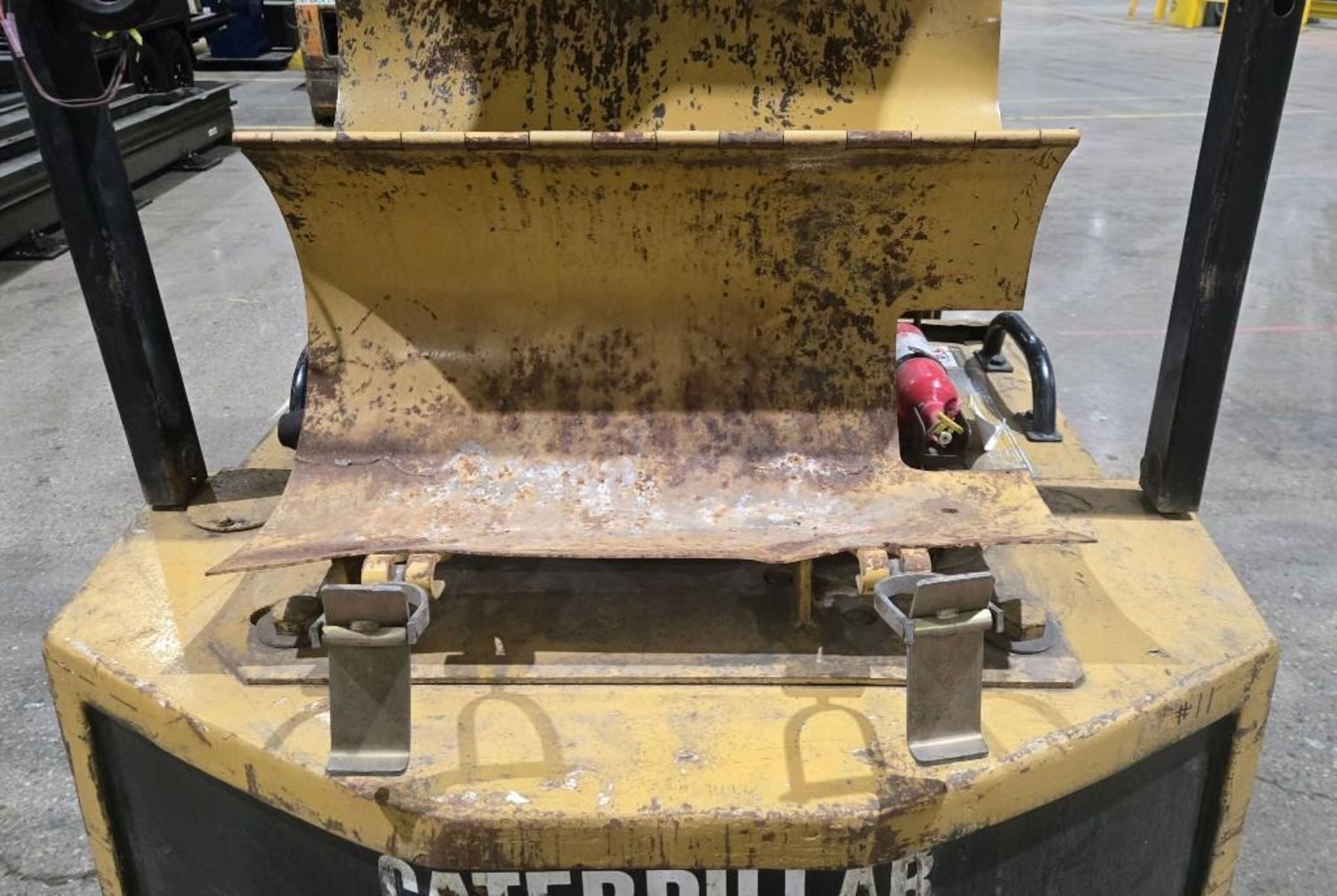 CATERPILLAR T50D 5000LB CAPACITY FORKLIFT LP POWER USED NEEDS BATTERY - Image 5 of 14