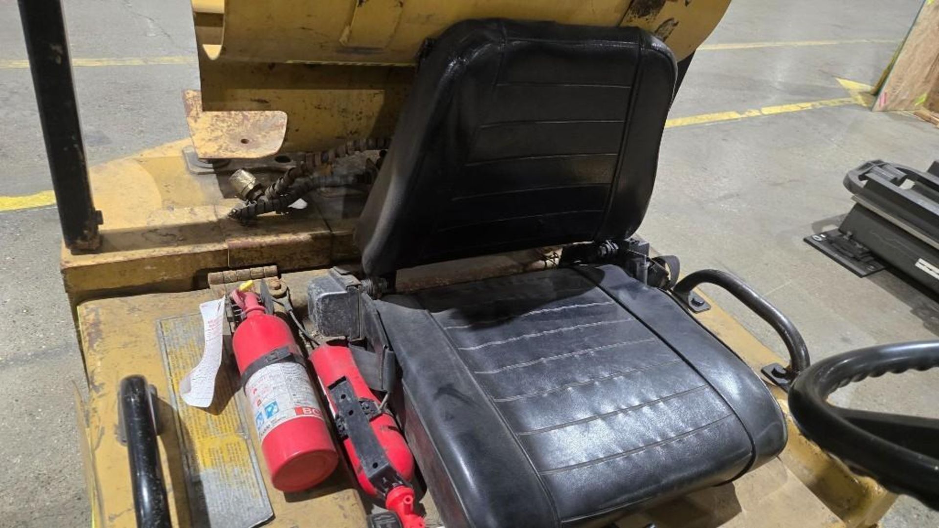 CATERPILLAR T50D 5000LB CAPACITY FORKLIFT LP POWER USED NEEDS BATTERY - Image 8 of 14