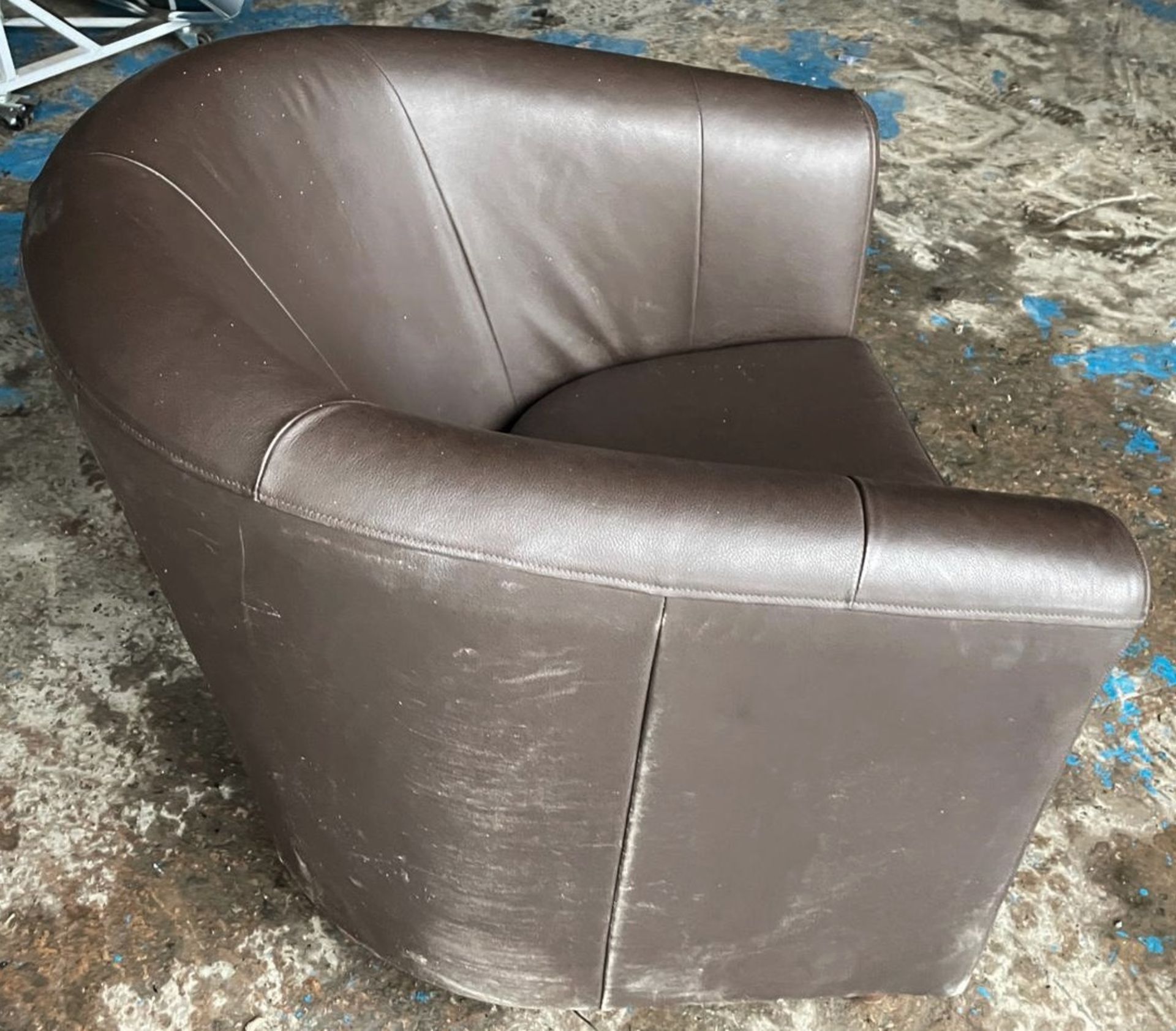 Pair of M&S Genuine Leather Tub Chairs in Dark Brown - CL985 - NO VAT ON THE HAMMER - Location: - Image 7 of 11