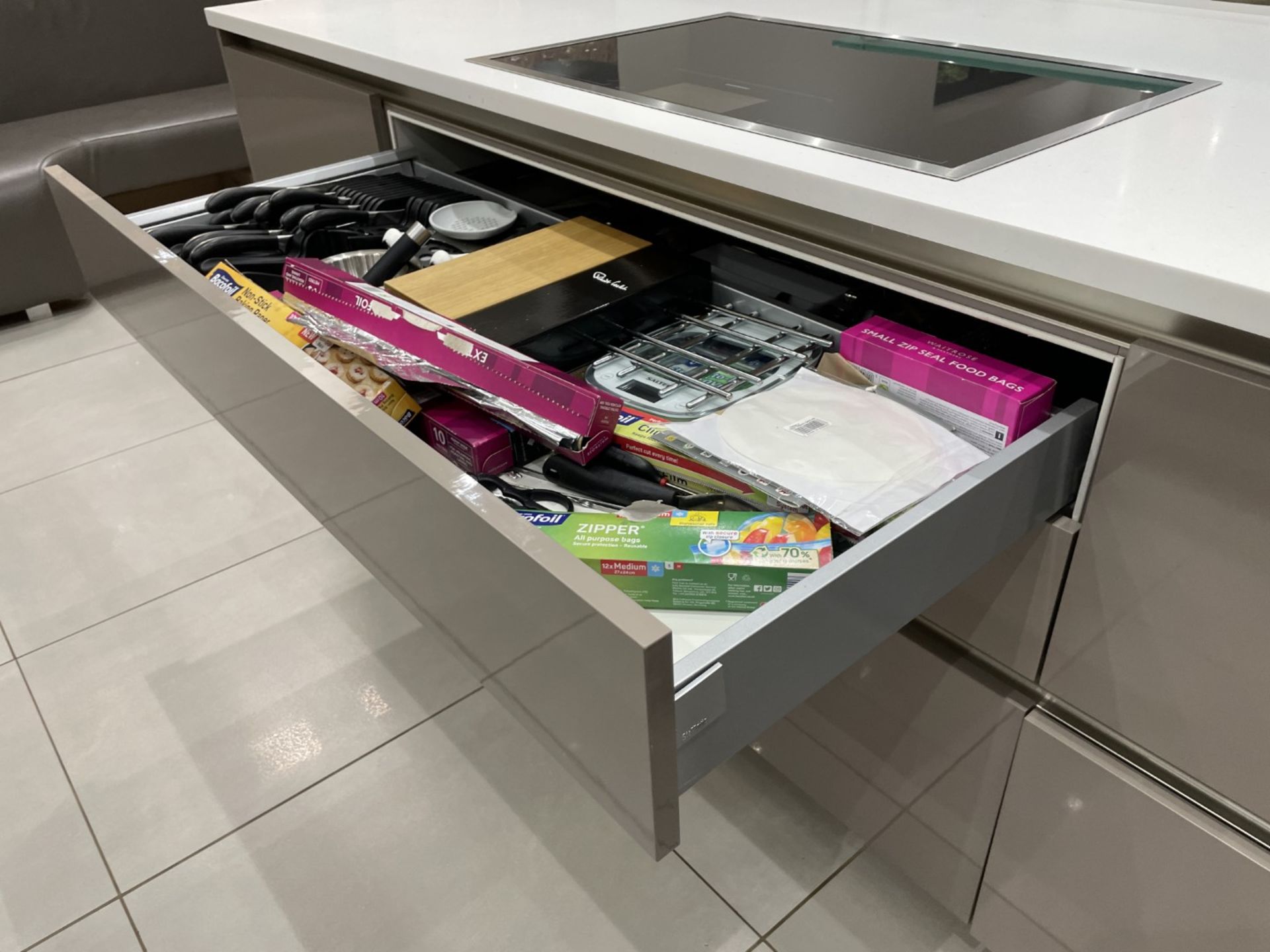 1 x Stunning Siematic S2 Luxury Kitchen with Gaggenau Appliances, from a Multimillion Pound Mansion - Image 80 of 99