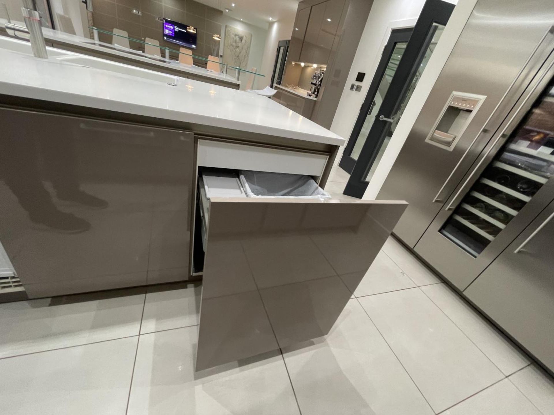 1 x Stunning Siematic S2 Luxury Kitchen with Gaggenau Appliances, from a Multimillion Pound Mansion - Image 96 of 99