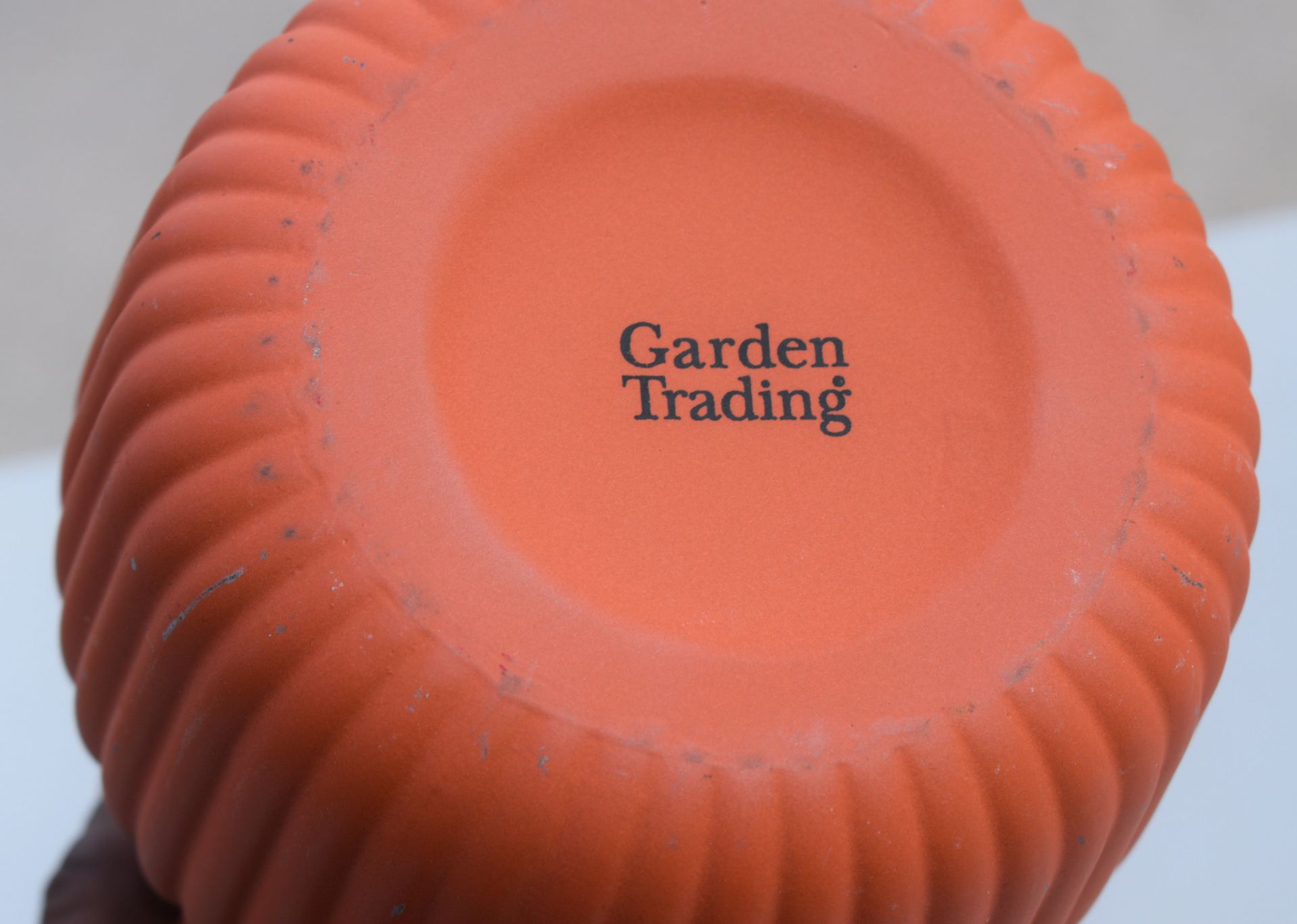 1 x Vase & Pot - Ref: GTC727/GTCC18 - CL1017 - Location: Altrincham WA14Condition Report:Supplied as - Image 8 of 10