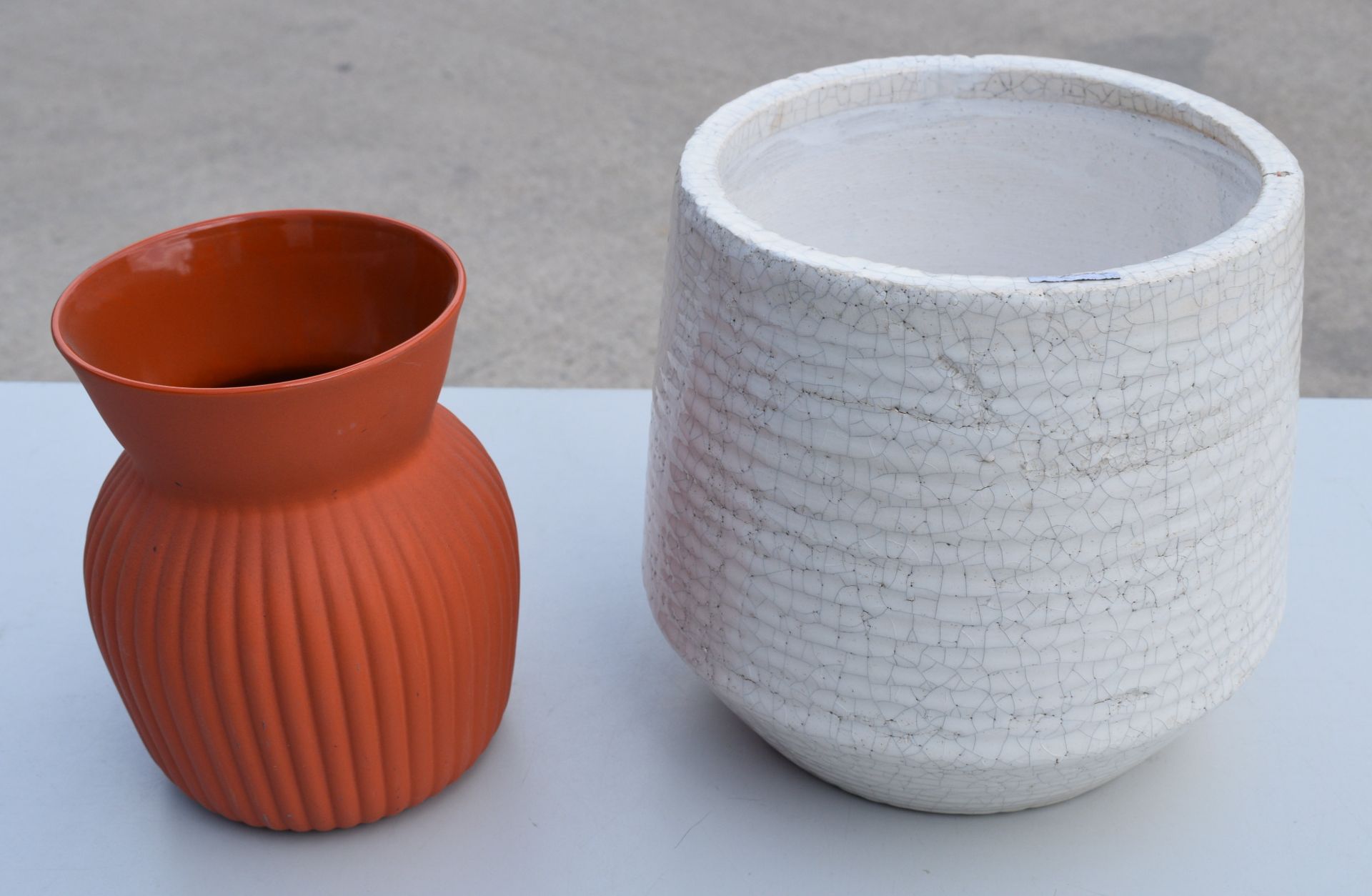 1 x Vase & Pot - Ref: GTC727/GTCC18 - CL1017 - Location: Altrincham WA14Condition Report:Supplied as