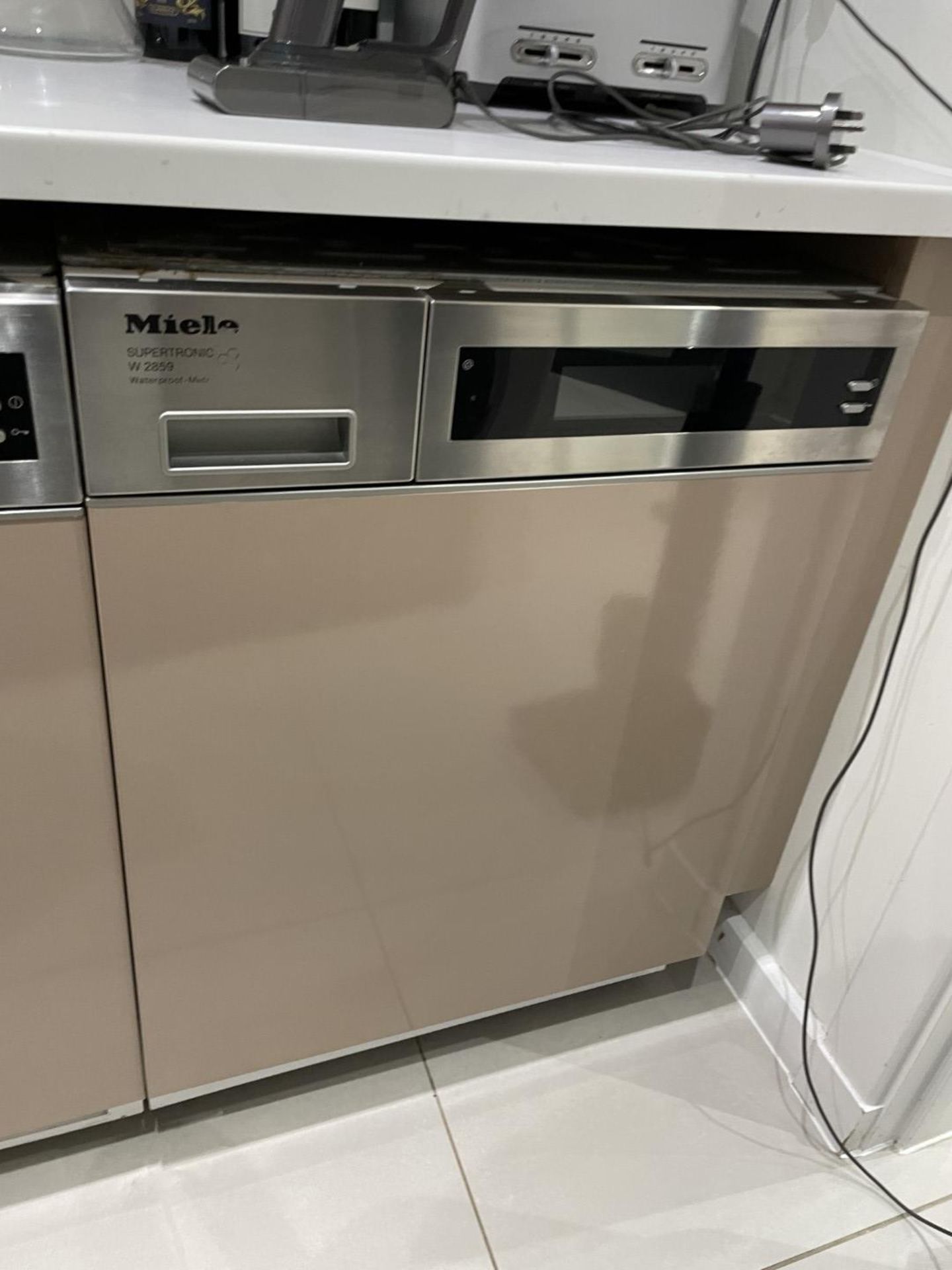 1 x Stunning Siematic S2 Luxury Kitchen with Gaggenau Appliances, from a Multimillion Pound Mansion - Image 67 of 99