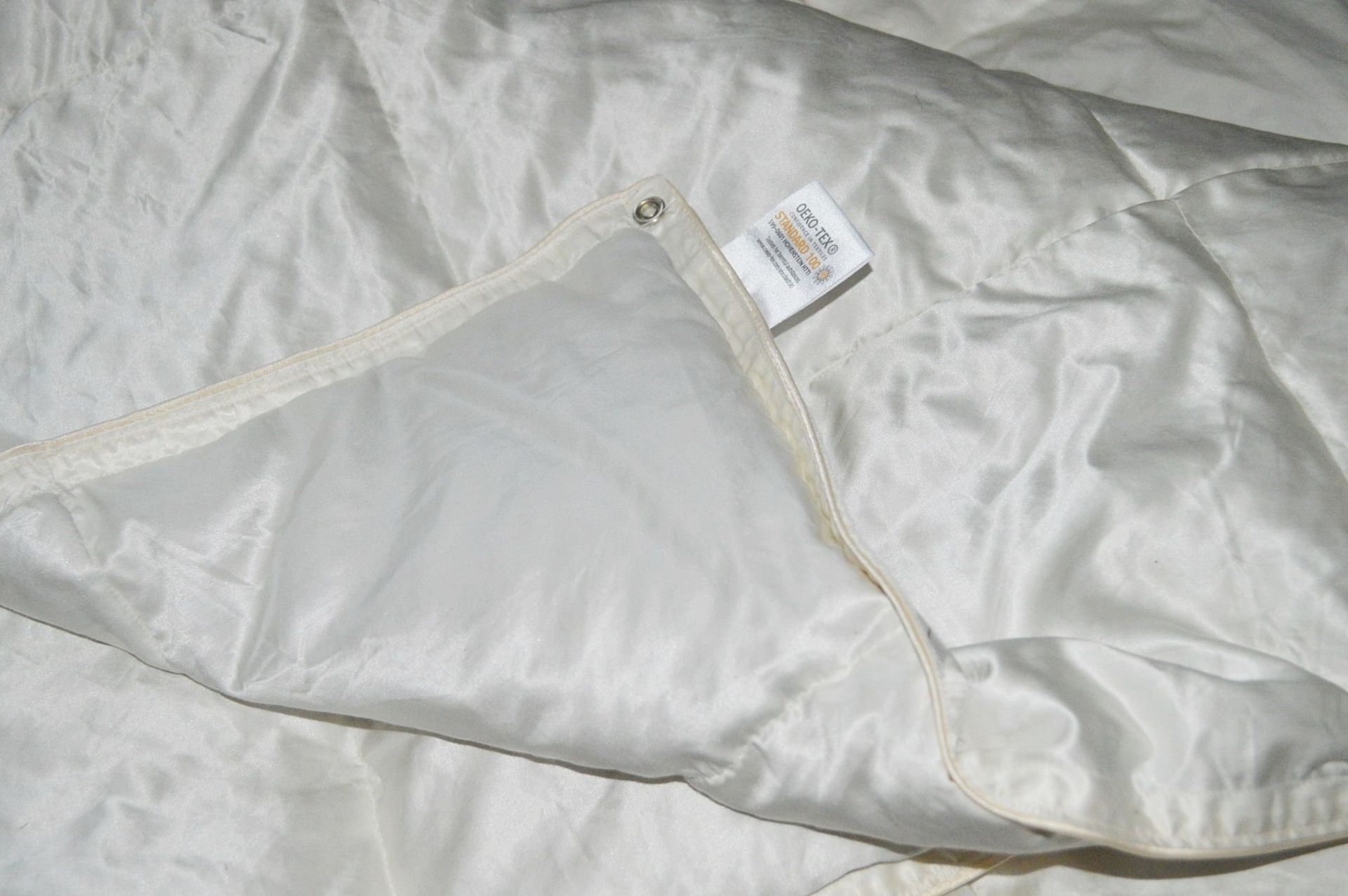 1 x BRINKHAUS Arctic Duck Down & Satin Superking 4.5 Tog Duvet, 260 x 220 - Original Price £3,499 - Image 7 of 16