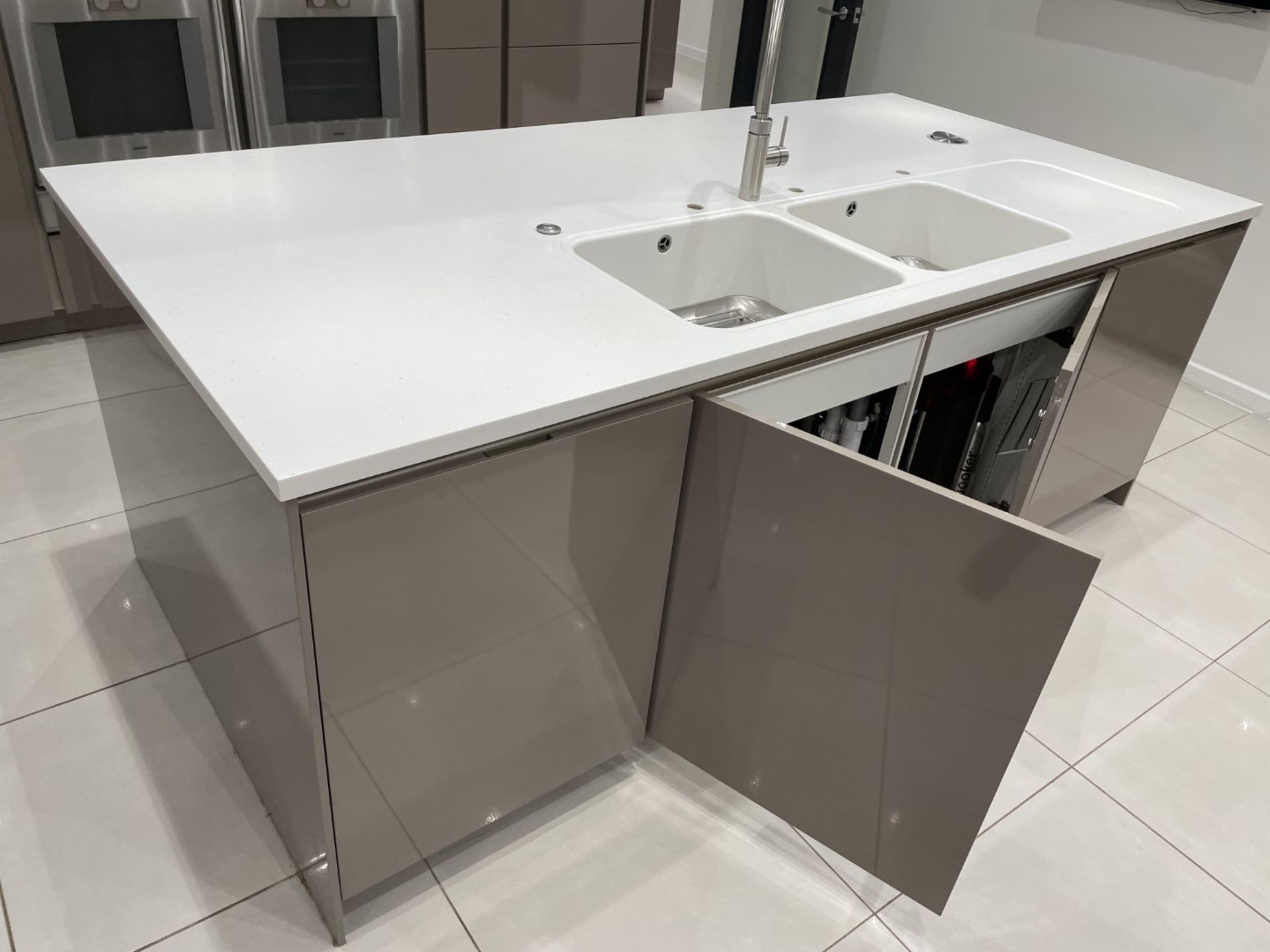 1 x Stunning Siematic S2 Luxury Kitchen with Gaggenau Appliances, from a Multimillion Pound Mansion - Image 89 of 99