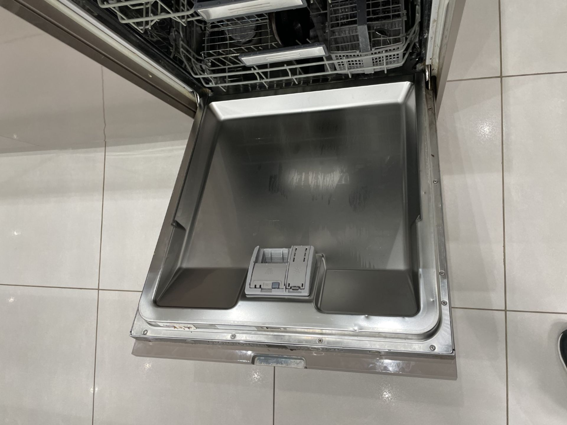 1 x Stunning Siematic S2 Luxury Kitchen with Gaggenau Appliances, from a Multimillion Pound Mansion - Image 37 of 99