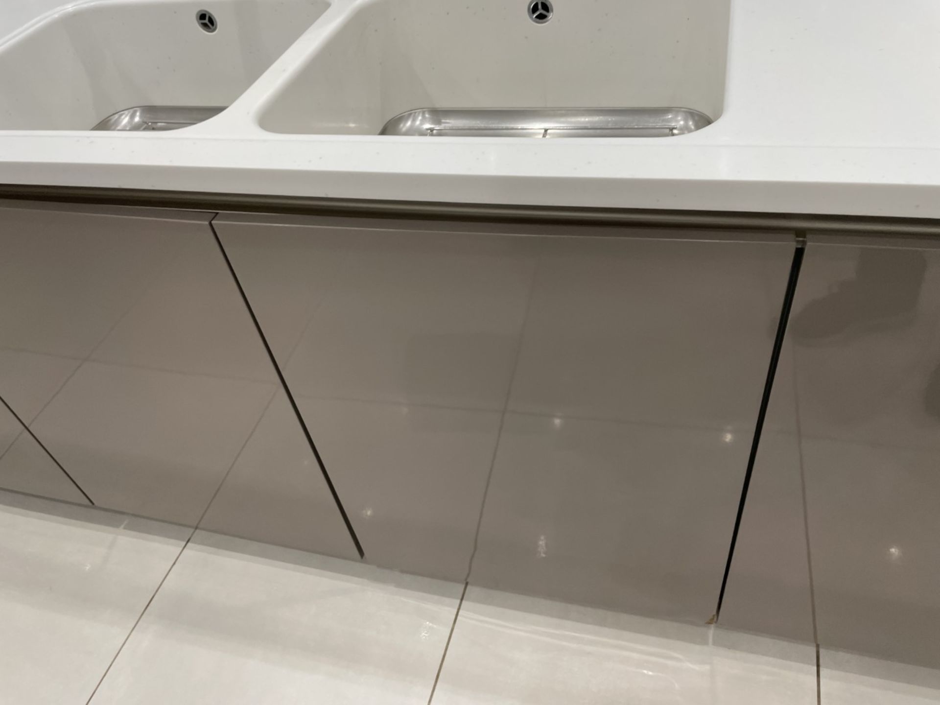 1 x Stunning Siematic S2 Luxury Kitchen with Gaggenau Appliances, from a Multimillion Pound Mansion - Image 8 of 99