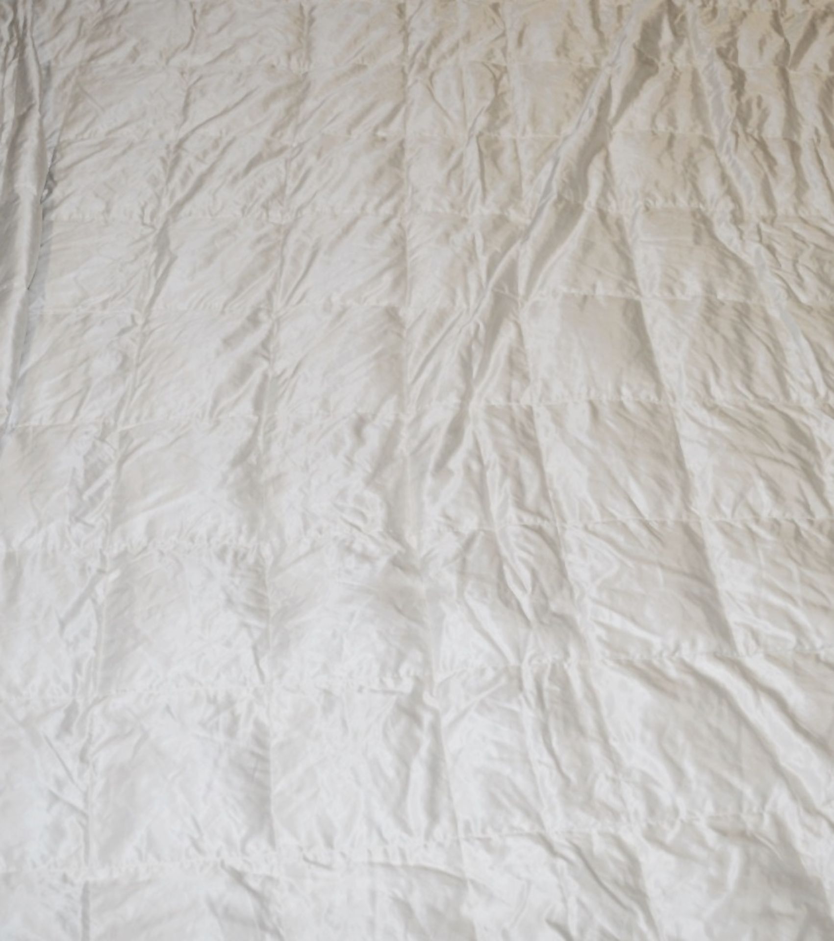 1 x BRINKHAUS Arctic Duck Down & Satin Superking 4.5 Tog Duvet, 260 x 220 - Original Price £3,499 - Image 2 of 16