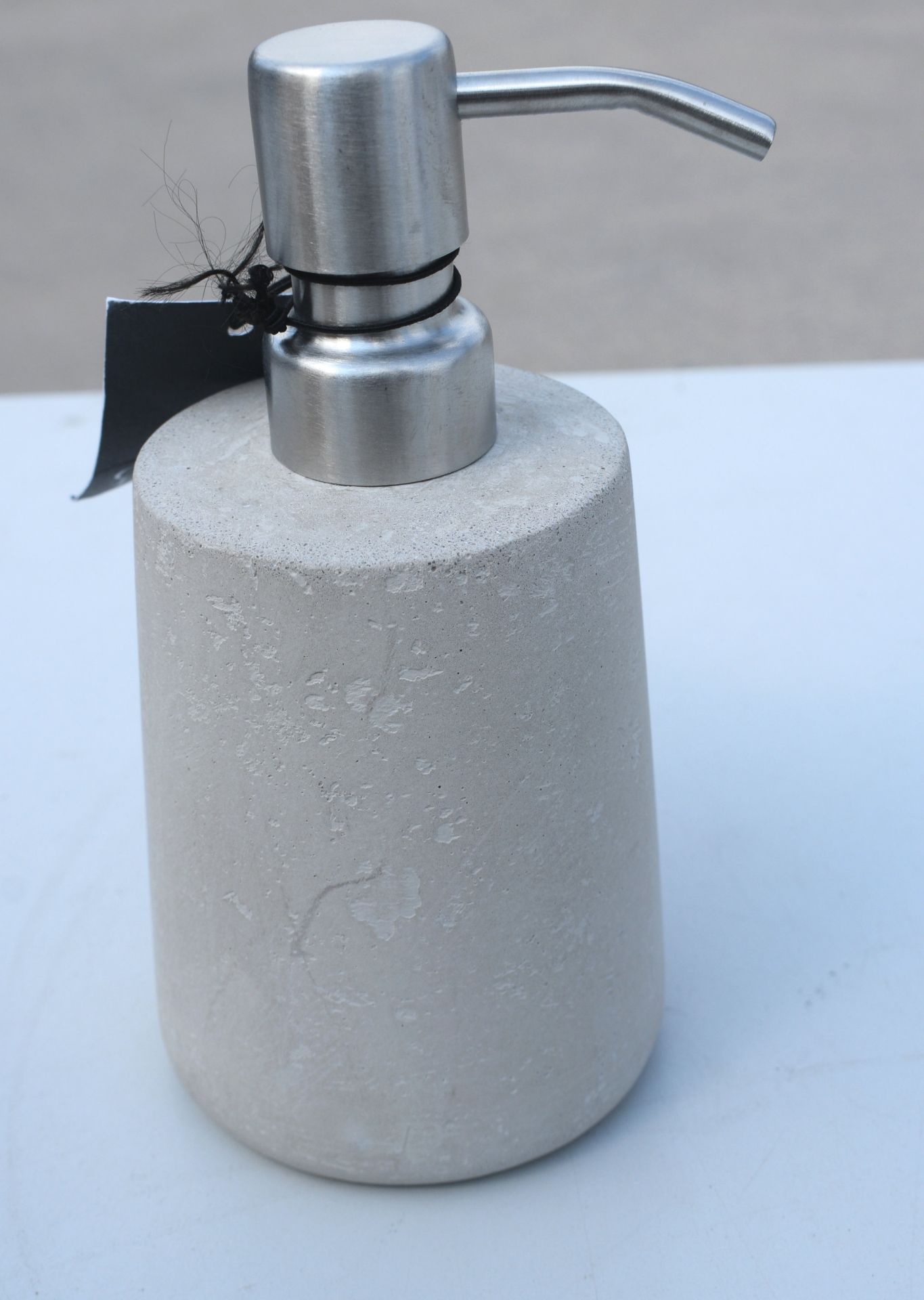 1 x Novello Towel Ring In Brushed Nickel & 1 X Westwell Soap Pump - Ref: GTC768/GTCC19 - CL1017 - - Image 7 of 11