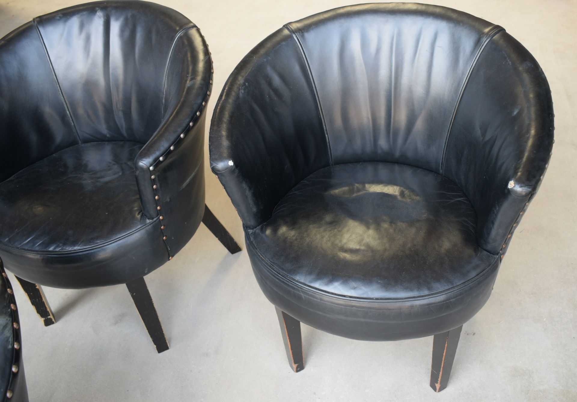 4 x Contemporary Barrel Chairs Upholstered in Black Leather with Studded Backs and Wooden Legs - Image 8 of 12