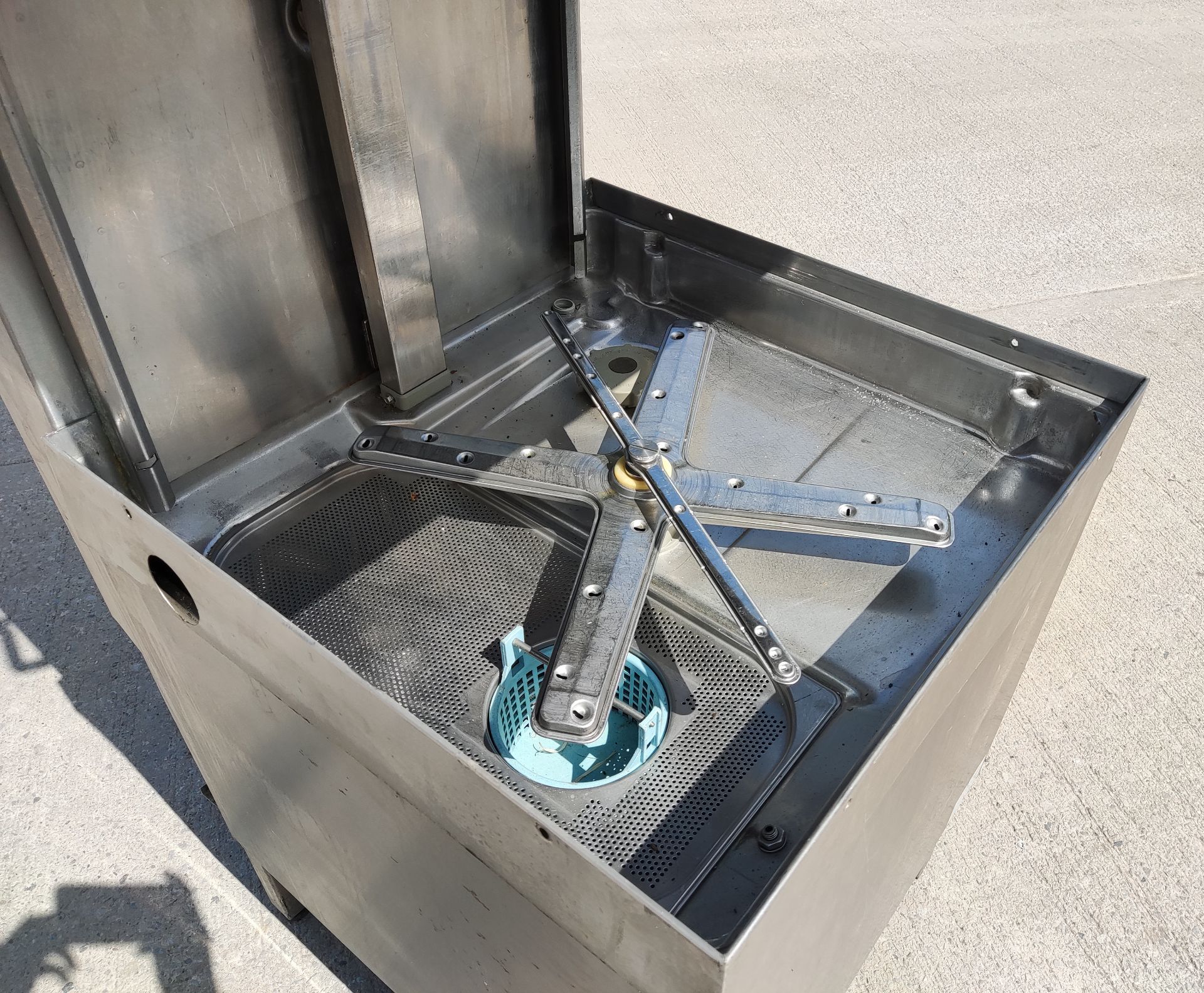 1 x Hobart AMXXRS-30 Commercial Pass Through Dishwasher - 3 Phase - Image 5 of 18