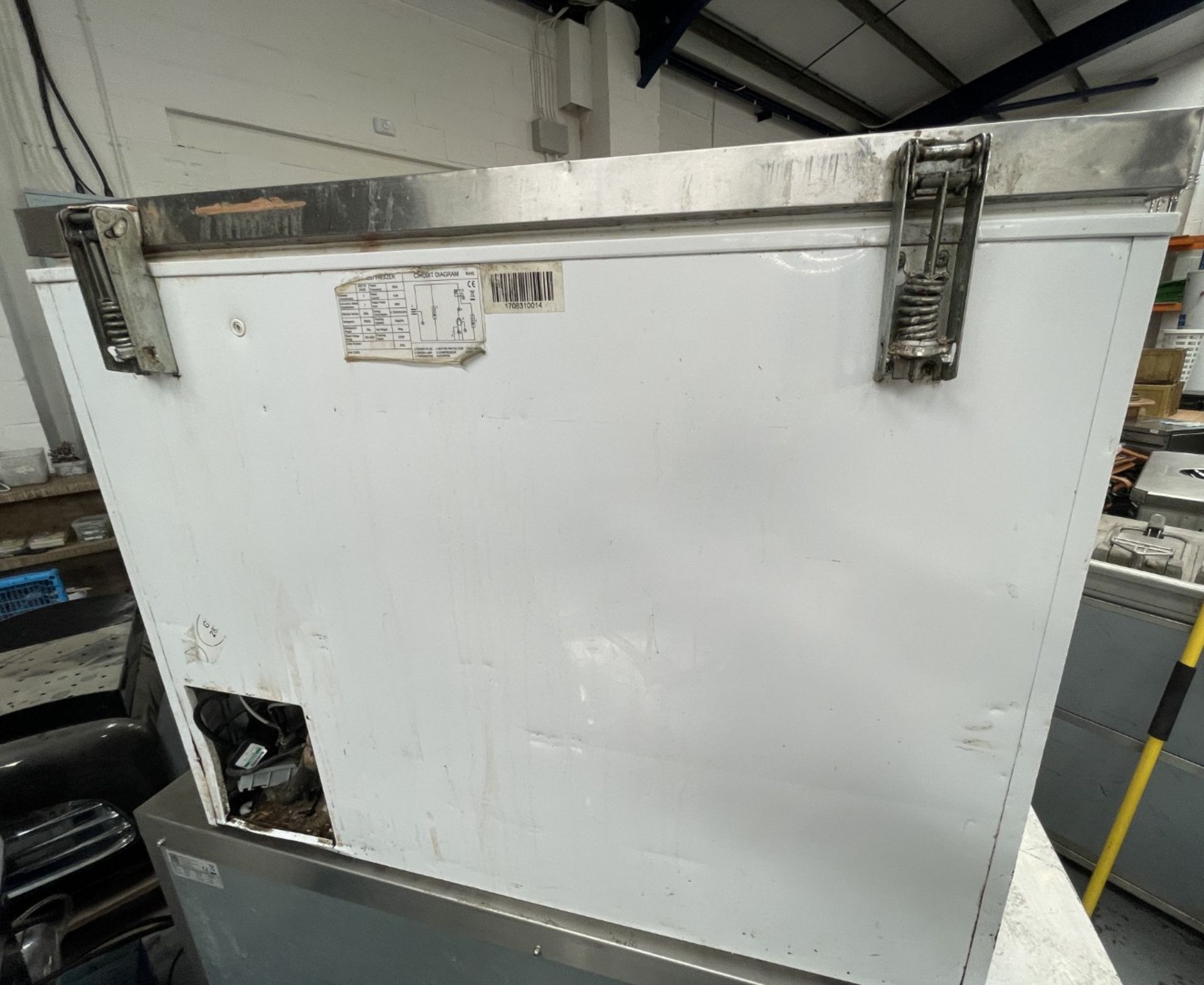 1 x Prodis Commercial Chest Freezer with a Stainless Steel Top - Image 6 of 6