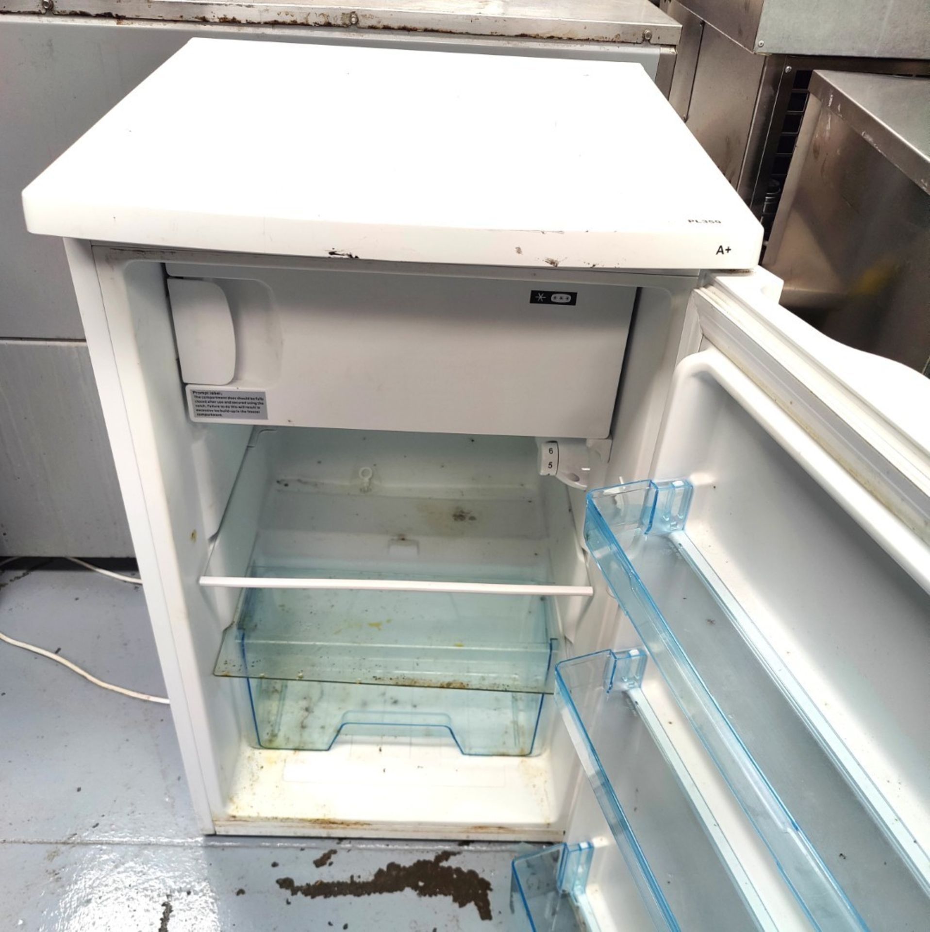 1 x LEC Single Door Undercounter Refrigerator - - Removed from a Restaurant Environment - Image 2 of 2
