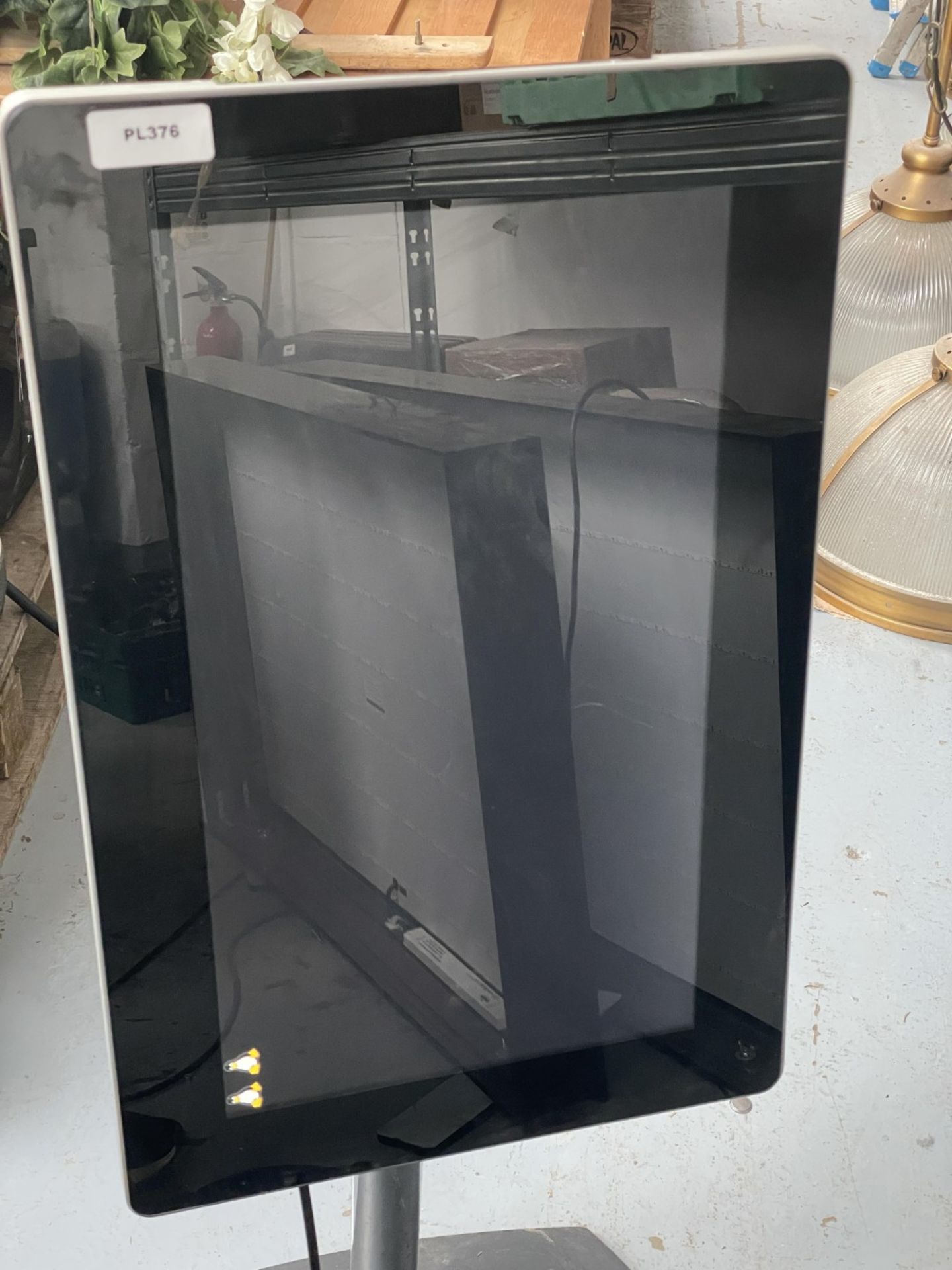 1 x Digital Advertisement Signage Screen with Audio and WiFi - Powered by Android - Floor Mounted - Image 3 of 7