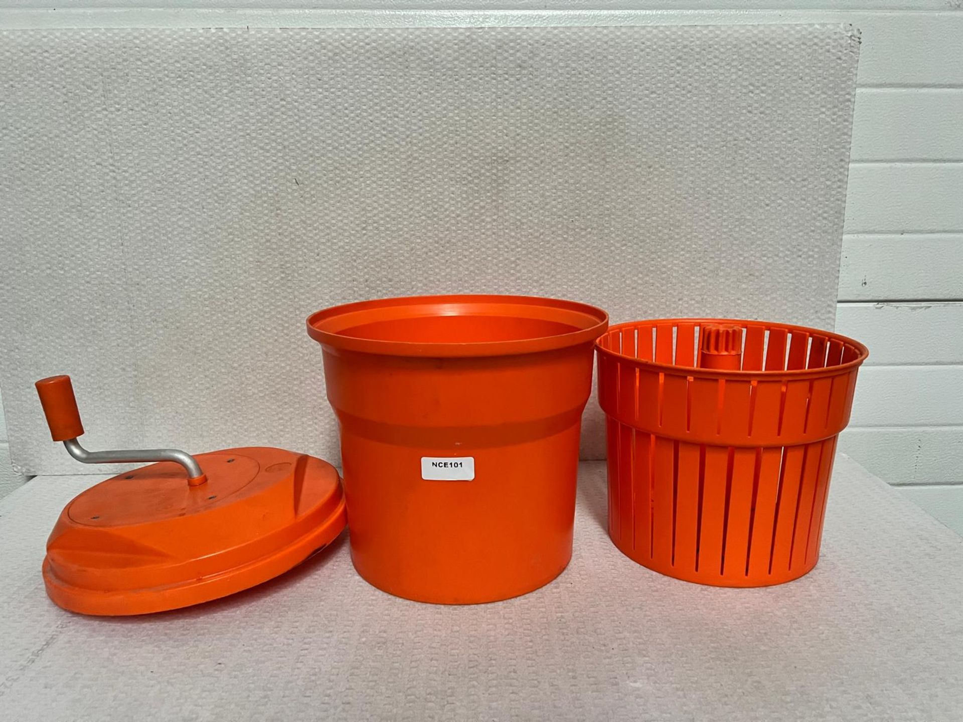 1 x Dynamic Manual Salad Spinner for Commercial Kitchens - Dimensions: H45 x W35 x D35 cms - Image 3 of 5
