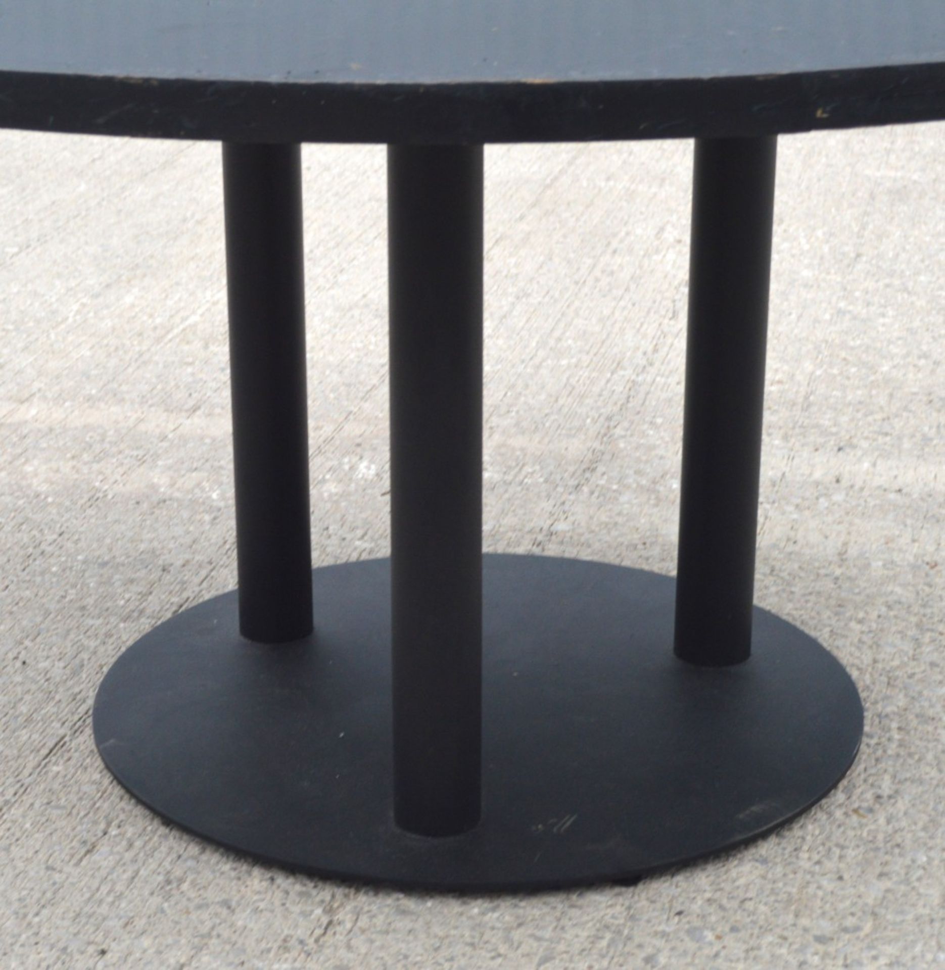 1 x Restaurant Dining Table Featuring a Tripe Leg Pedestal - Dimensions: H75 x W150 x D150 cms - Image 4 of 4