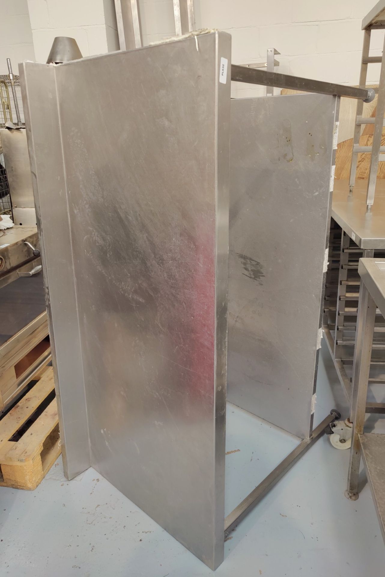 1 x Stainless Steel Prep Table Featuring an Undershelf and Upstand - Dimensions: H91 x W151 x D70 - Image 3 of 4