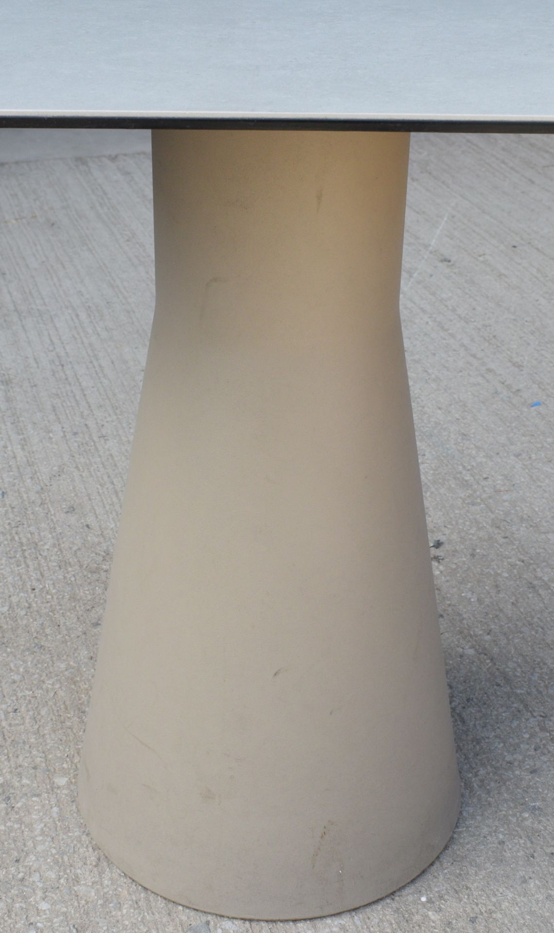 1 x Andreu World Restaurant Table - Suitable for Indoor or Outdoor Use - Dimensions: H74 x W70 x D70 - Image 2 of 5