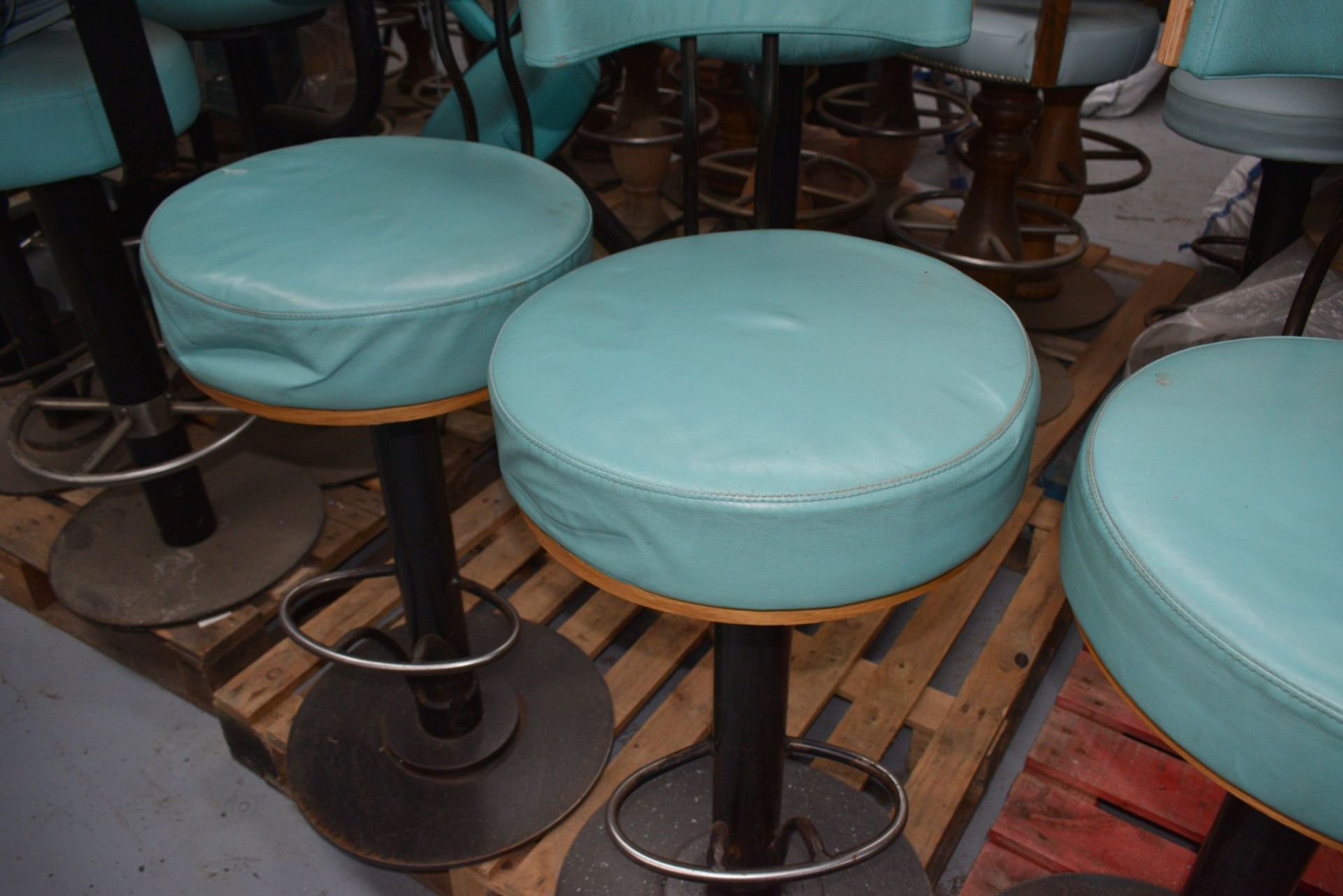 4 x Bar Stools Featuring Round Leather Seats, Backrests and Chrome Footrests - Dimensions: SH 78 x - Image 7 of 10