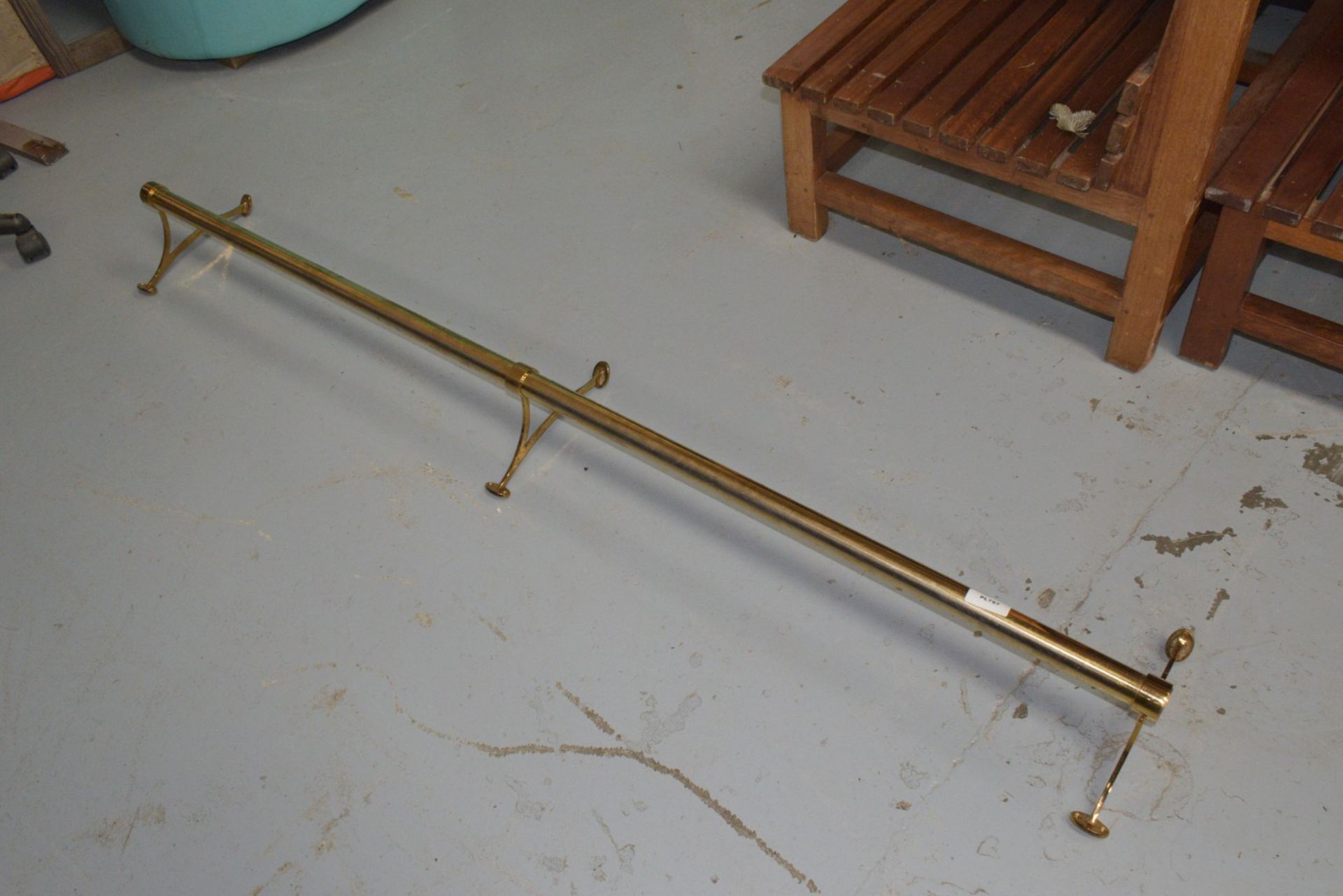 5 x Brass Floor Mounted Foot Rest Bars for Booth Seating - Dimensions: L190 x W22 x D20 cms - Image 2 of 7