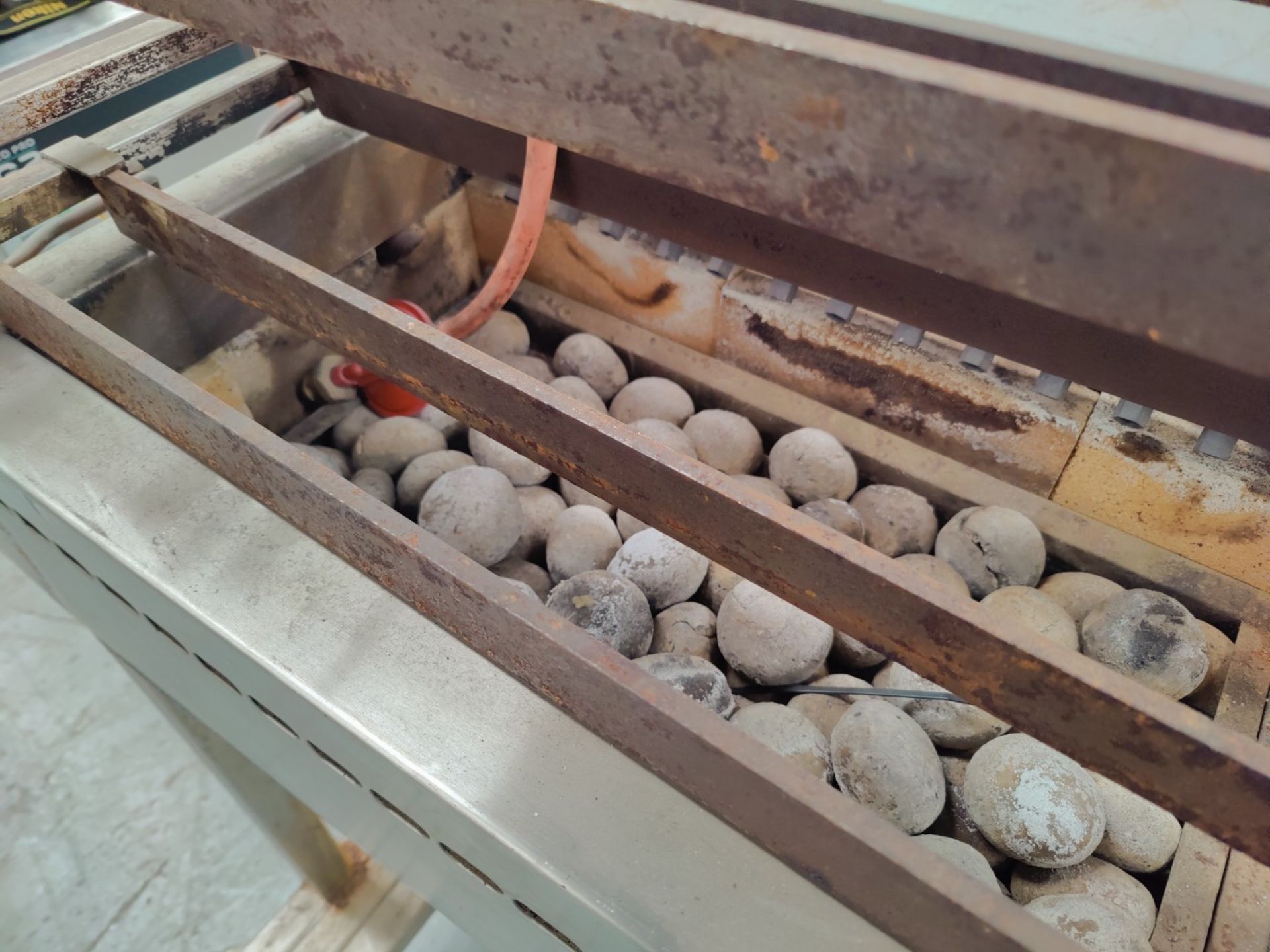 1 x Charcoal Kebab / Meat Grill - Gas Powered - Image 8 of 15