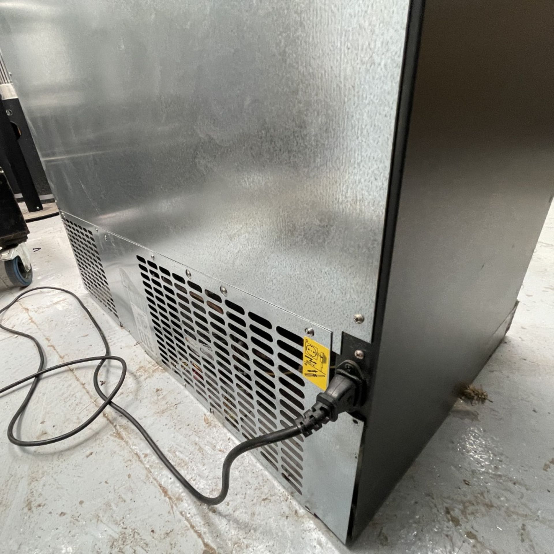 1 x Gamko Two Door Backbar Bottle Cooler - Illuminated Cabinet with a Black Surround - Model MG2/250 - Image 10 of 10