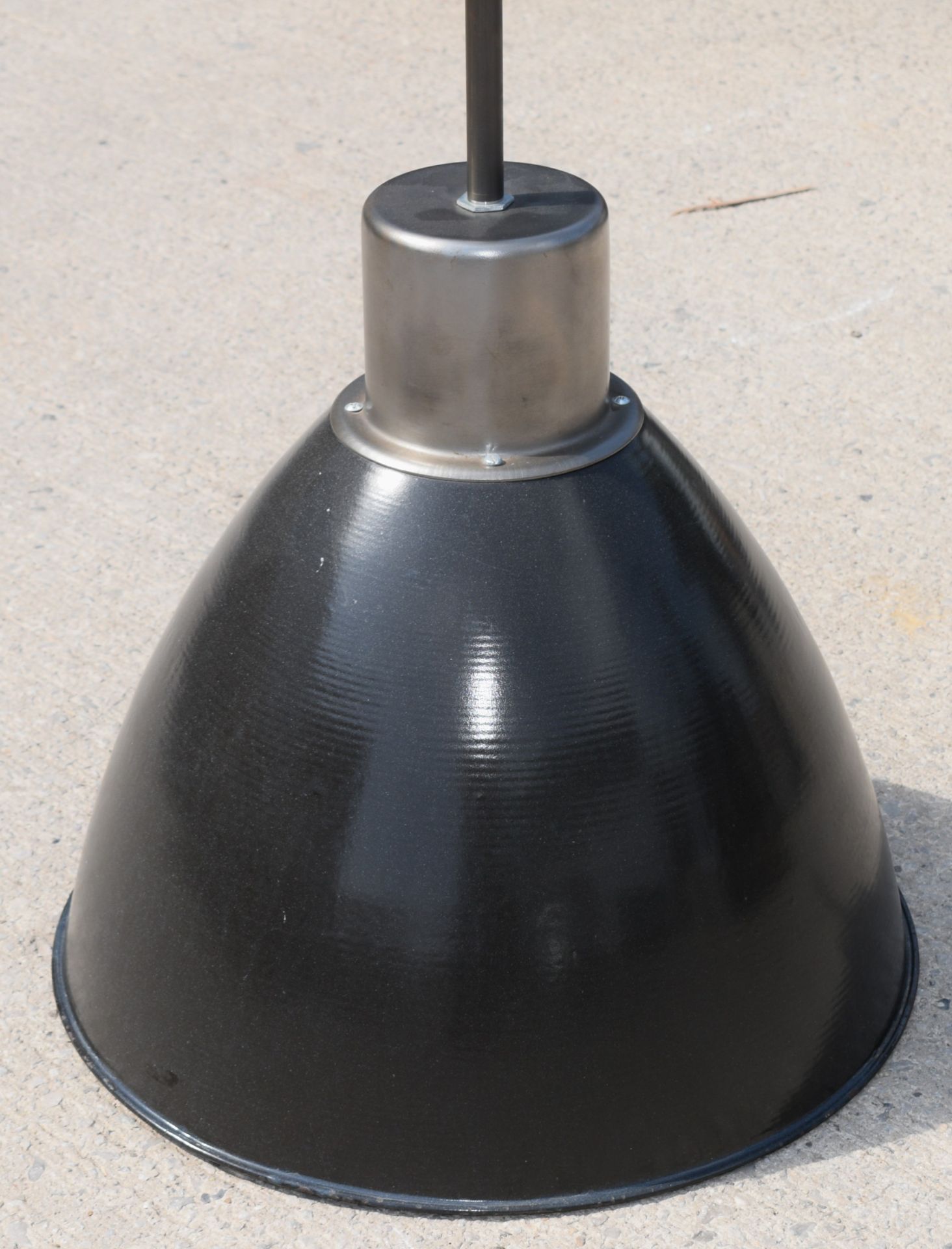 1 x Industrial Factory Suspended Ceiling Light Featuring an Enamel Finish - Dimensions: H53/120 x W5 - Image 2 of 6