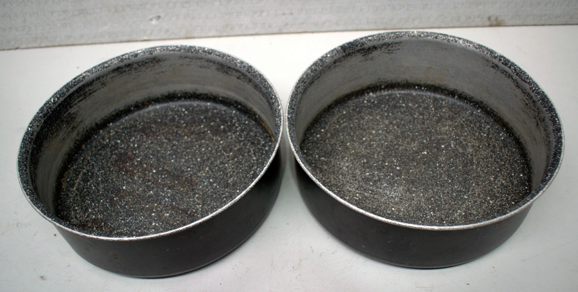 4 x Assorted Kitchen Items - Pan, Cake Tins, Salad Spinner - Image 8 of 11