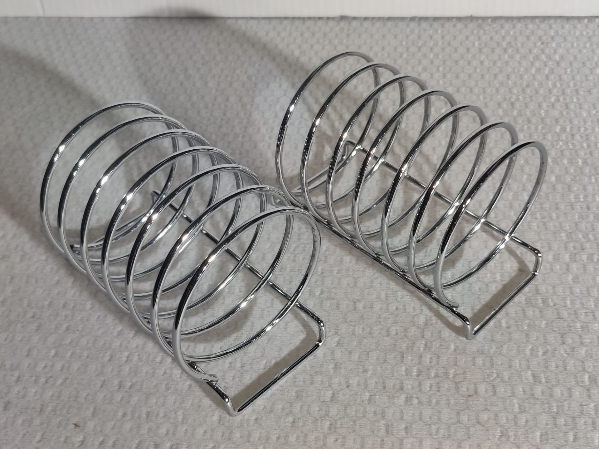 12 x Chrome Wire Toast Racks - 6 Slice Capacity - Image 4 of 5