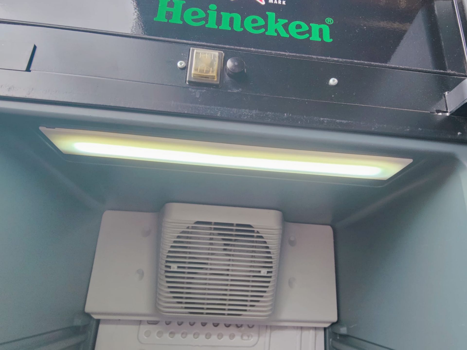 1 x Liebherr HNK990 Drinks Fridge with Pravaha / Heineken Branding - Dimensions: H84 x W52 x D53 cms - Image 8 of 10