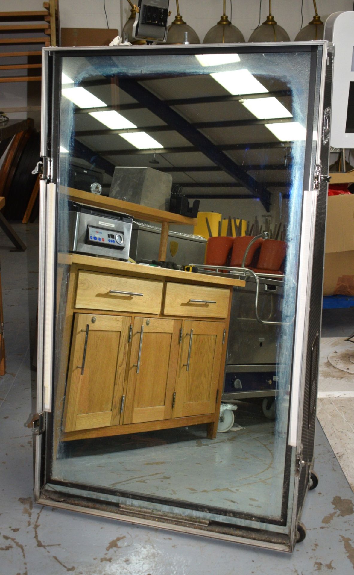 1 x Selfie Photo Booth - Features a Gigabyte Mini Computer, Sharp 43 Inch TV and a Professional - Image 3 of 11