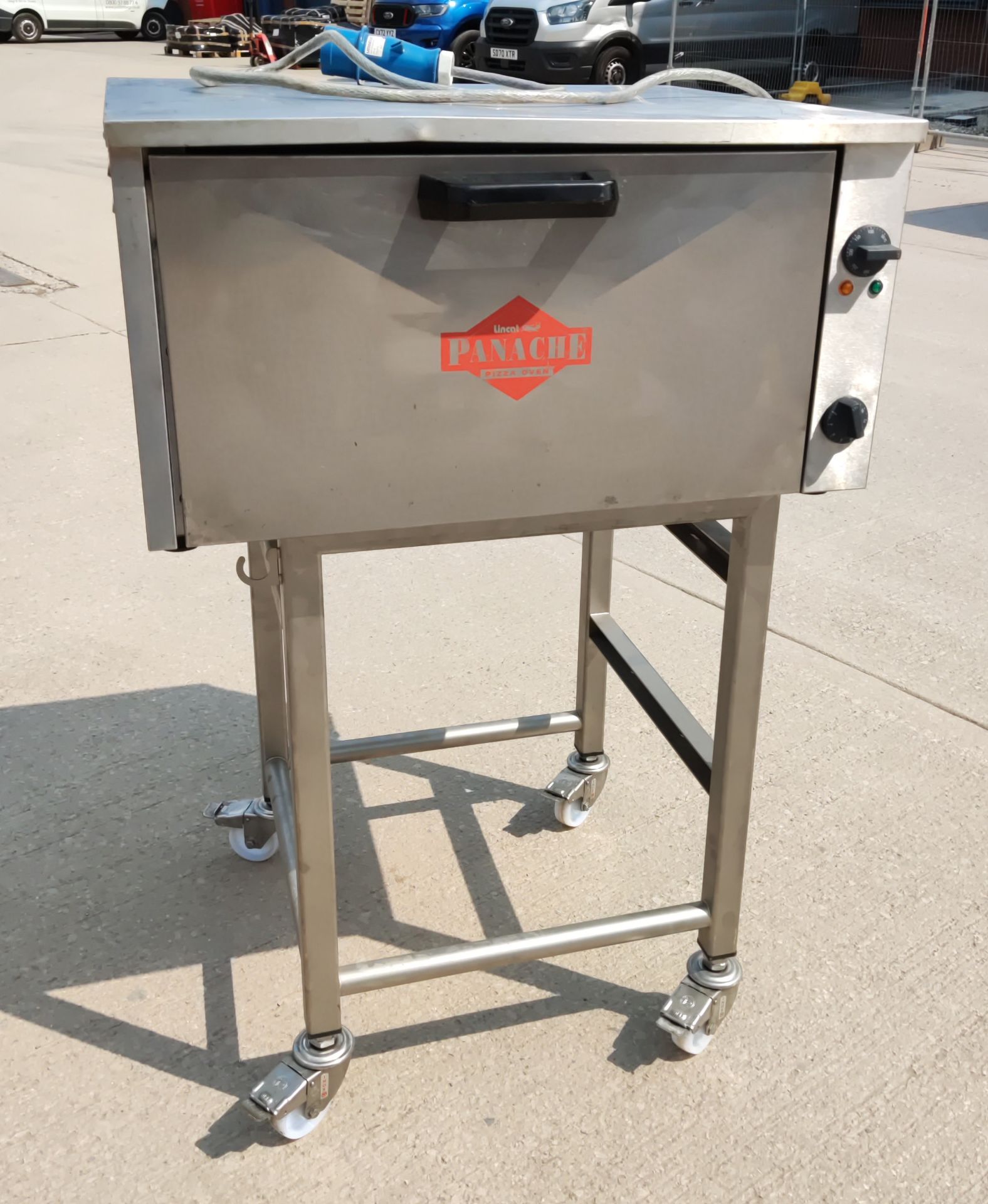 1 x LINCAT Panache Countertop Pizza Oven - Model Po89 - Single Phase - RRP £1,745.00