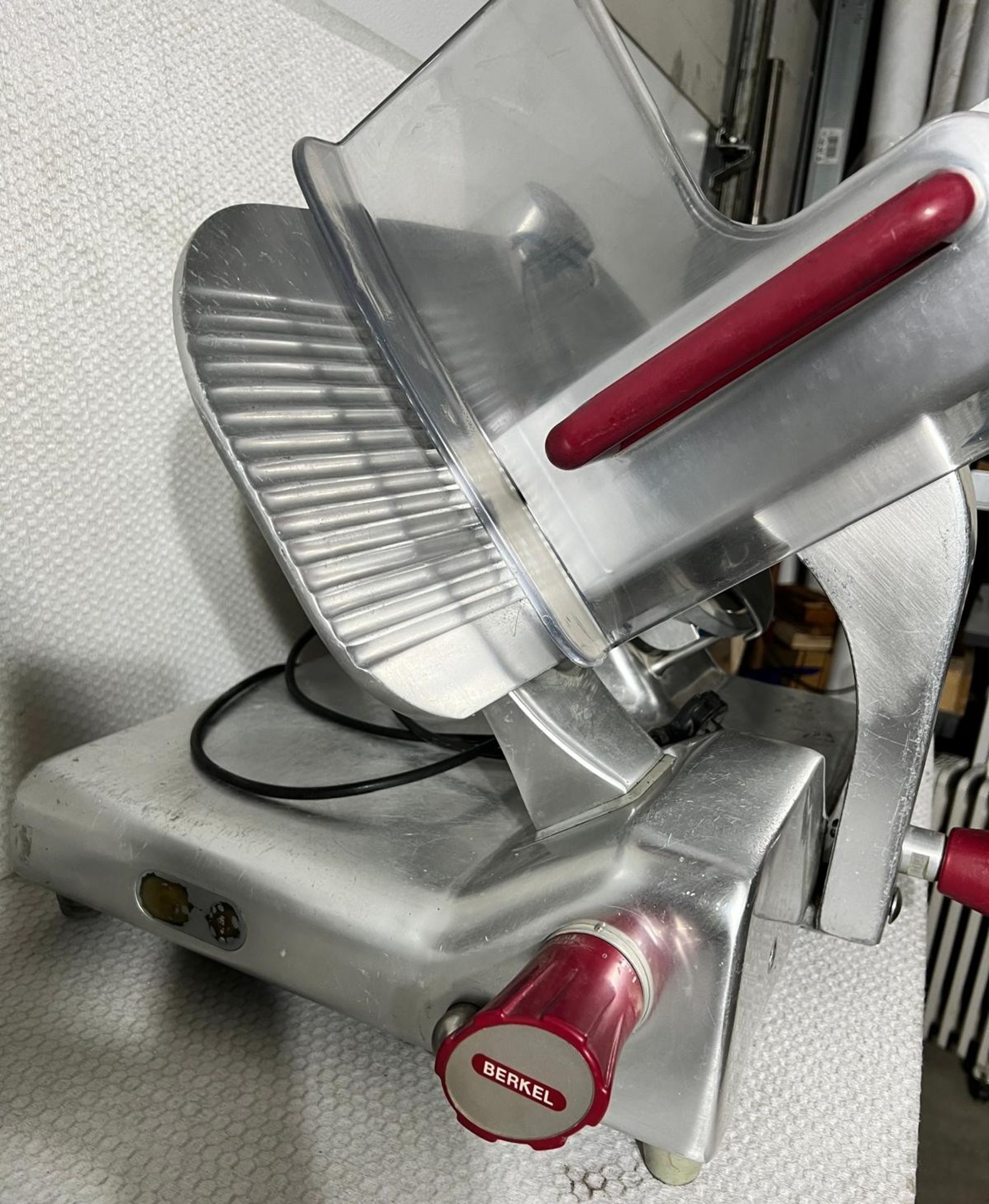 1 x Berkel Commercial 12 Inch Deli Meat Slicer - Suitable for Butchers or a Deli - Dimensions: H50 x - Image 4 of 6