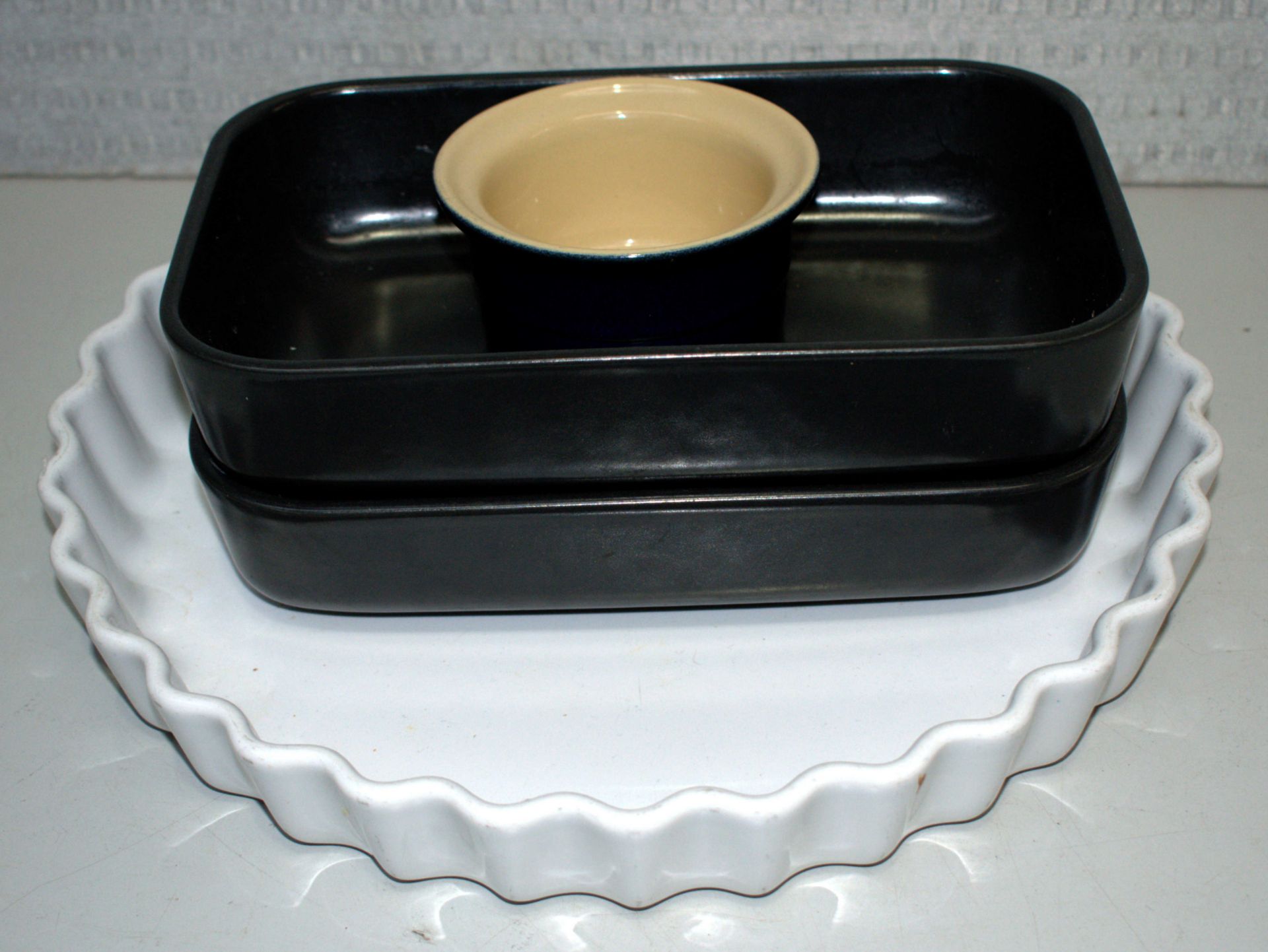 4 x Assorted Bowls - Image 3 of 8
